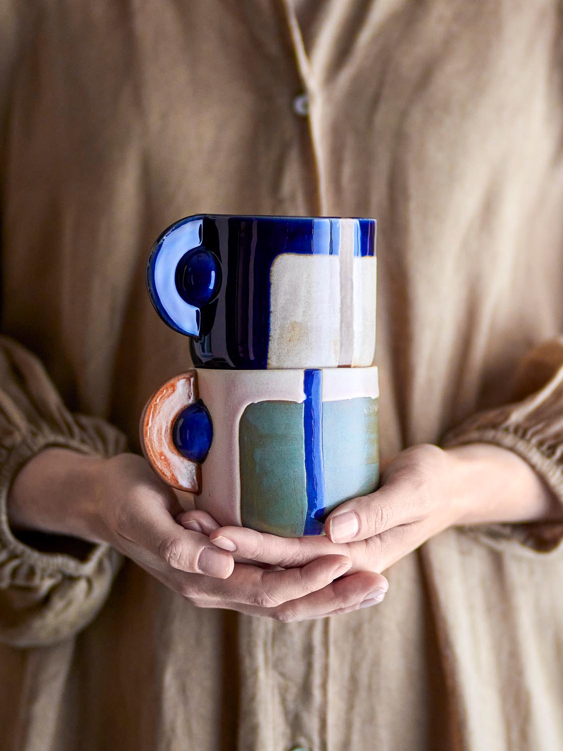 Bolivia Tasse, Bunt, Steingut in Multi präsentiert im Onlineshop von KAQTU Design AG. Tasse ist von Bloomingville