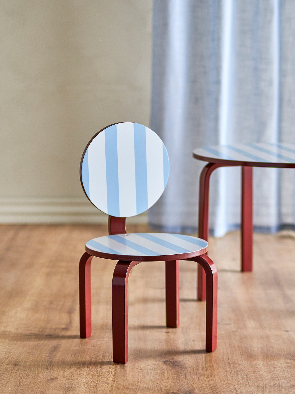 Liova Stuhl, Bunt, FSC®100%, MDF in Multi präsentiert im Onlineshop von KAQTU Design AG. Stuhl ist von Bloomingville Mini