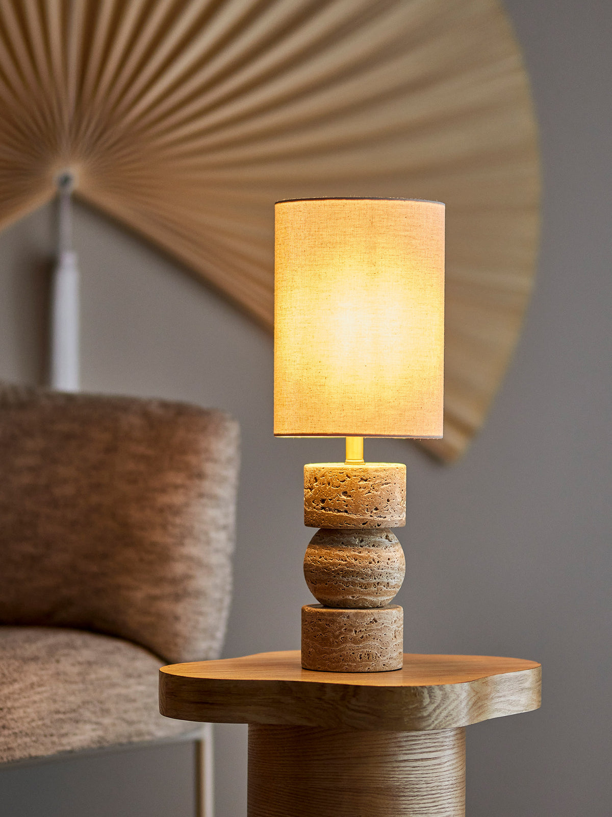 Marci Tischlampe, Natur, Travertin in Nature präsentiert im Onlineshop von KAQTU Design AG. Tischleuchte ist von Bloomingville