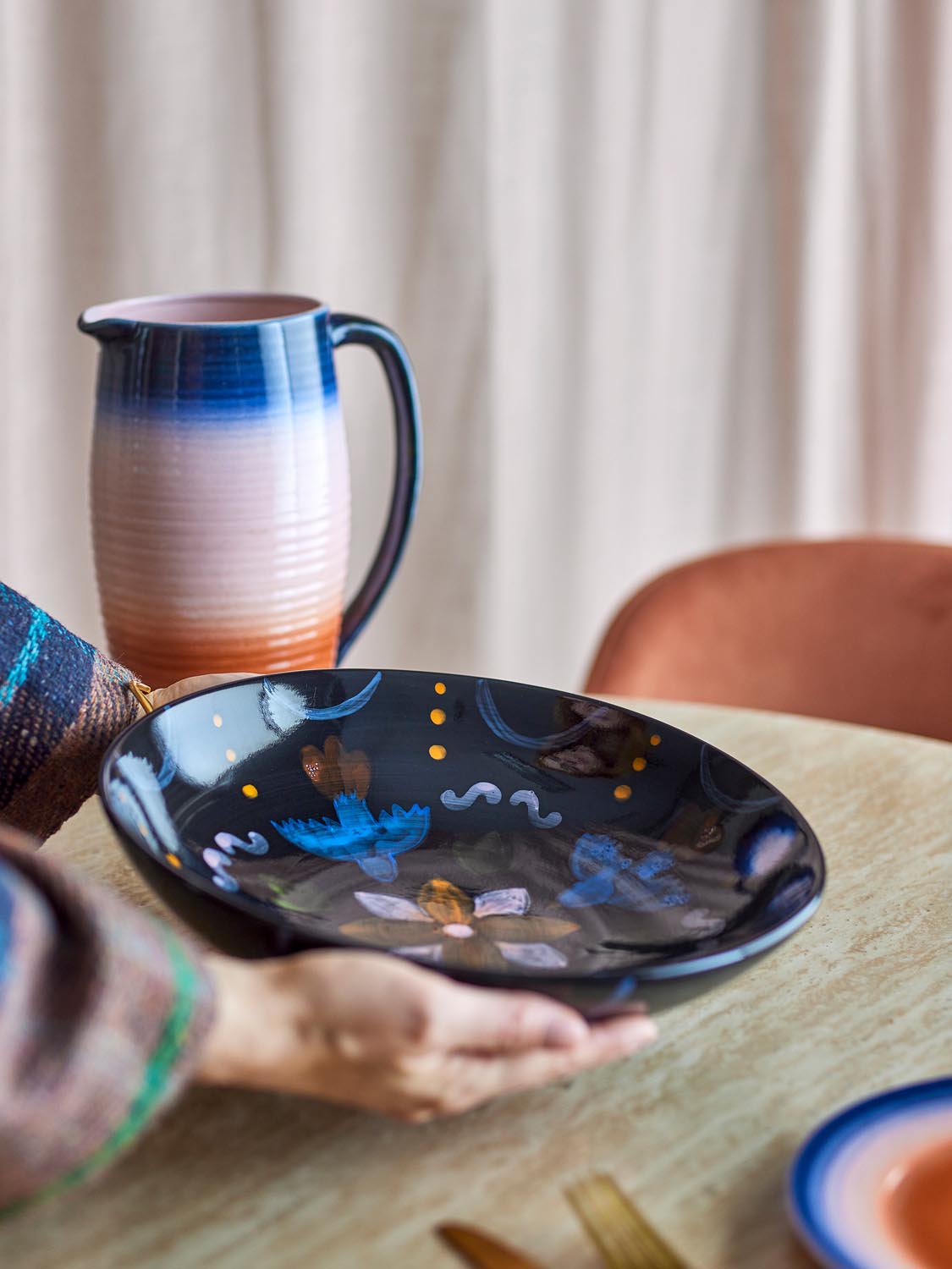 Maricala Schale, Bunt, Steingut in Multi präsentiert im Onlineshop von KAQTU Design AG. Schale ist von Bloomingville