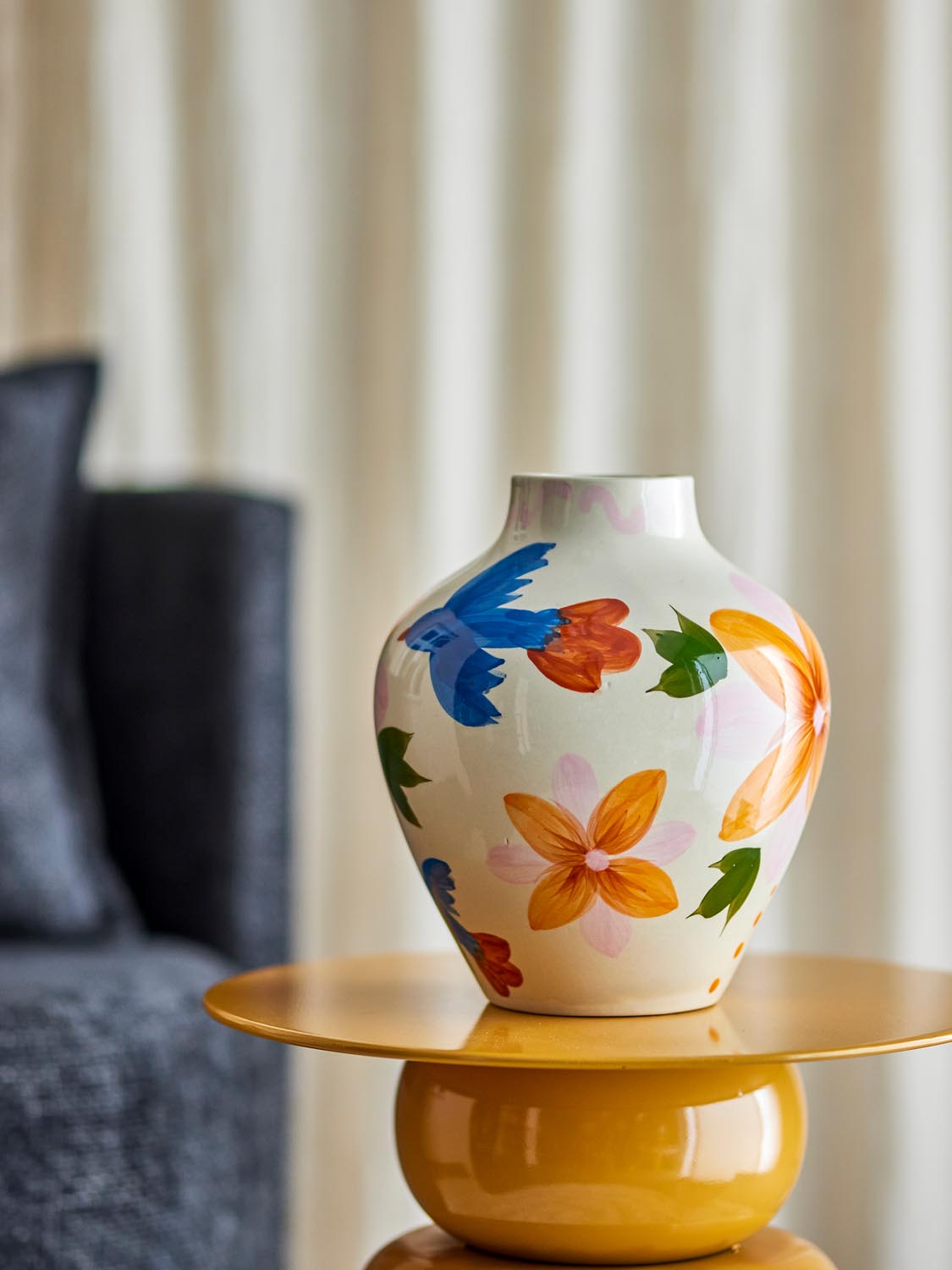 Maricala Vase, Bunt, Steingut in Multi präsentiert im Onlineshop von KAQTU Design AG. Vase ist von Bloomingville