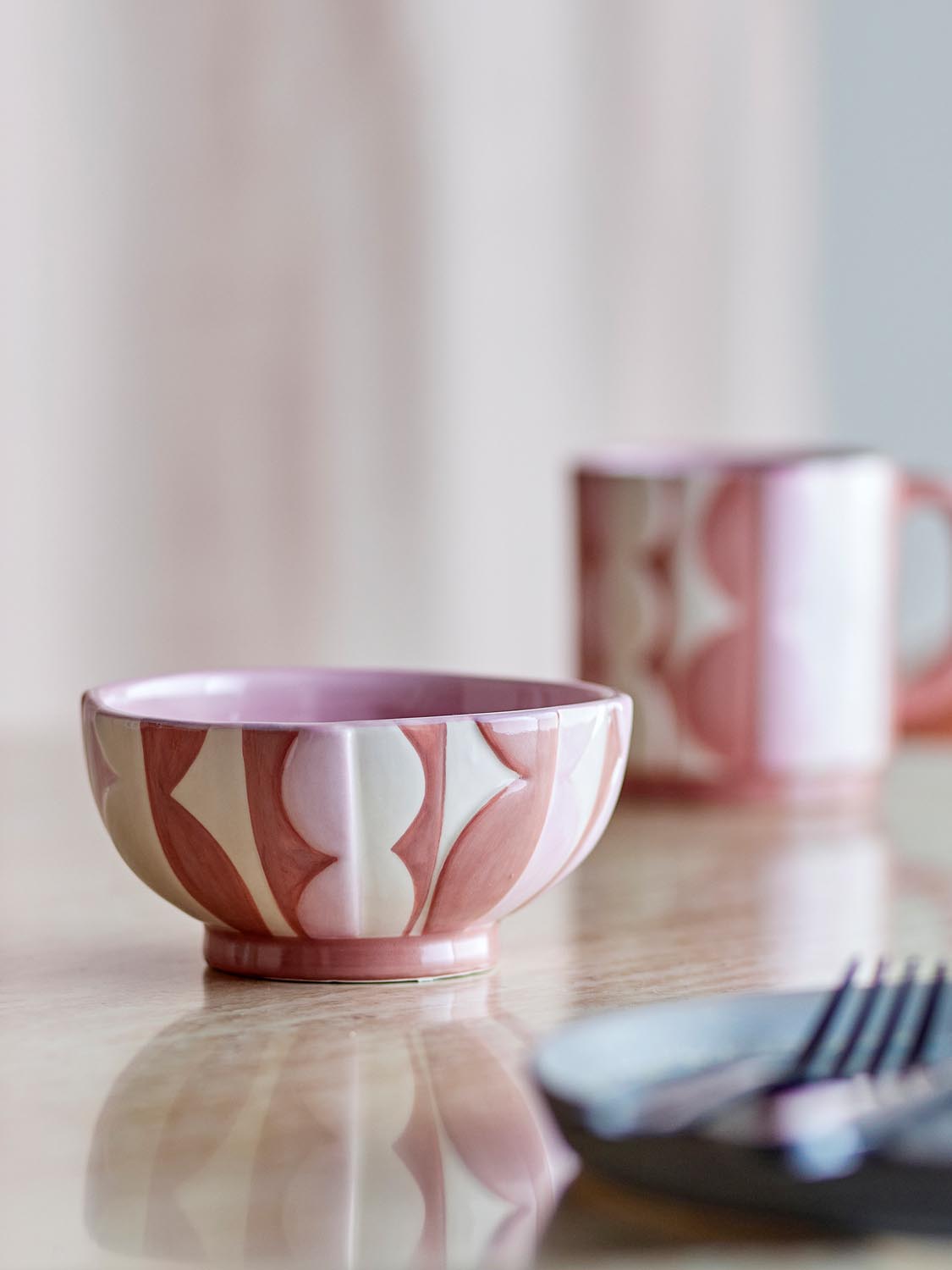 Saul Schale, Rose, Steingut in Rose präsentiert im Onlineshop von KAQTU Design AG. Schale ist von Bloomingville
