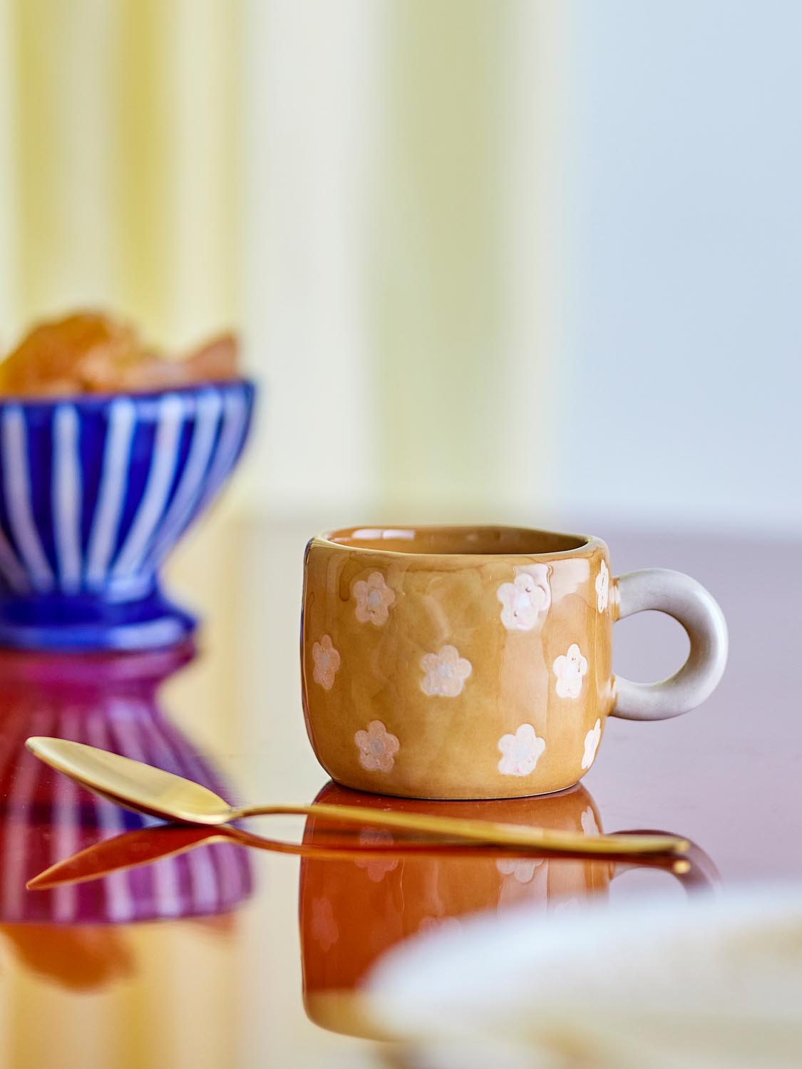 Nini Tasse, Braun, Steingut in Brown präsentiert im Onlineshop von KAQTU Design AG. Tasse ist von Bloomingville
