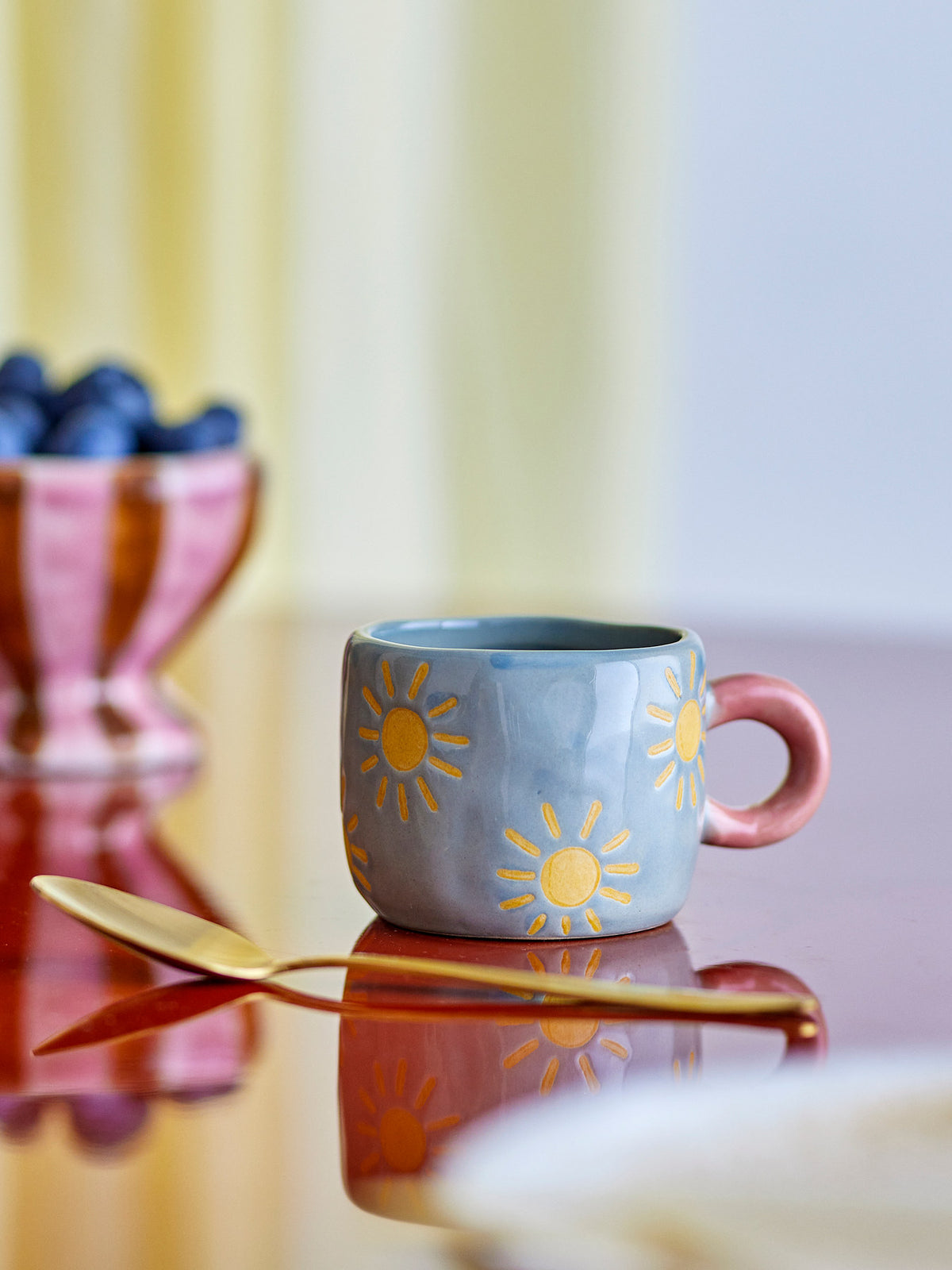 Nini Tasse, Blau, Steingut in Blue präsentiert im Onlineshop von KAQTU Design AG. Tasse ist von Bloomingville