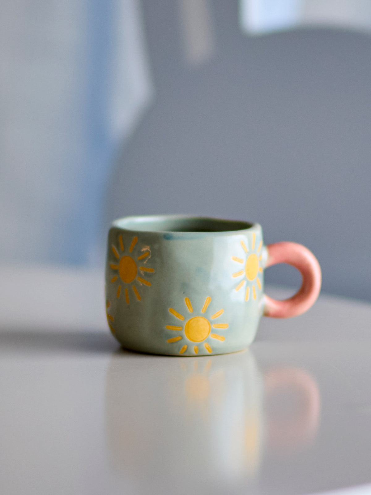 Nini Tasse, Blau, Steingut in Blue präsentiert im Onlineshop von KAQTU Design AG. Tasse ist von Bloomingville