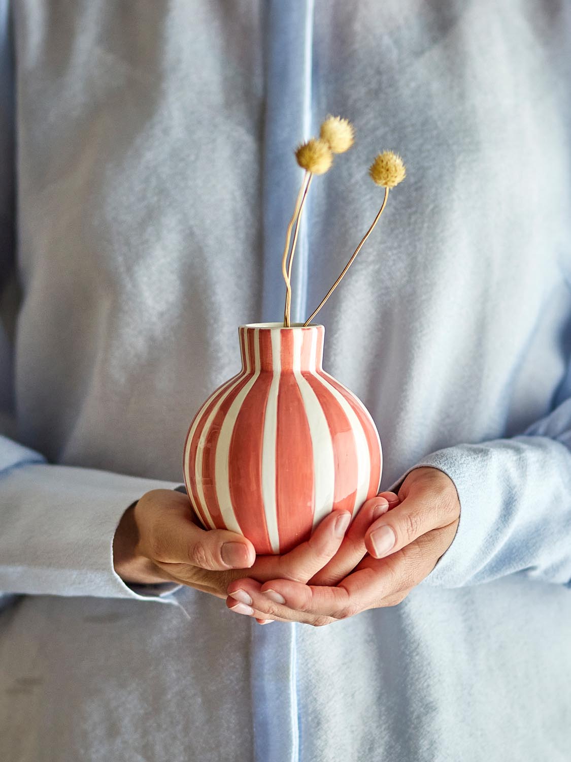 Fian Vase, Orange, Keramik in Orange präsentiert im Onlineshop von KAQTU Design AG. Vase ist von Bloomingville