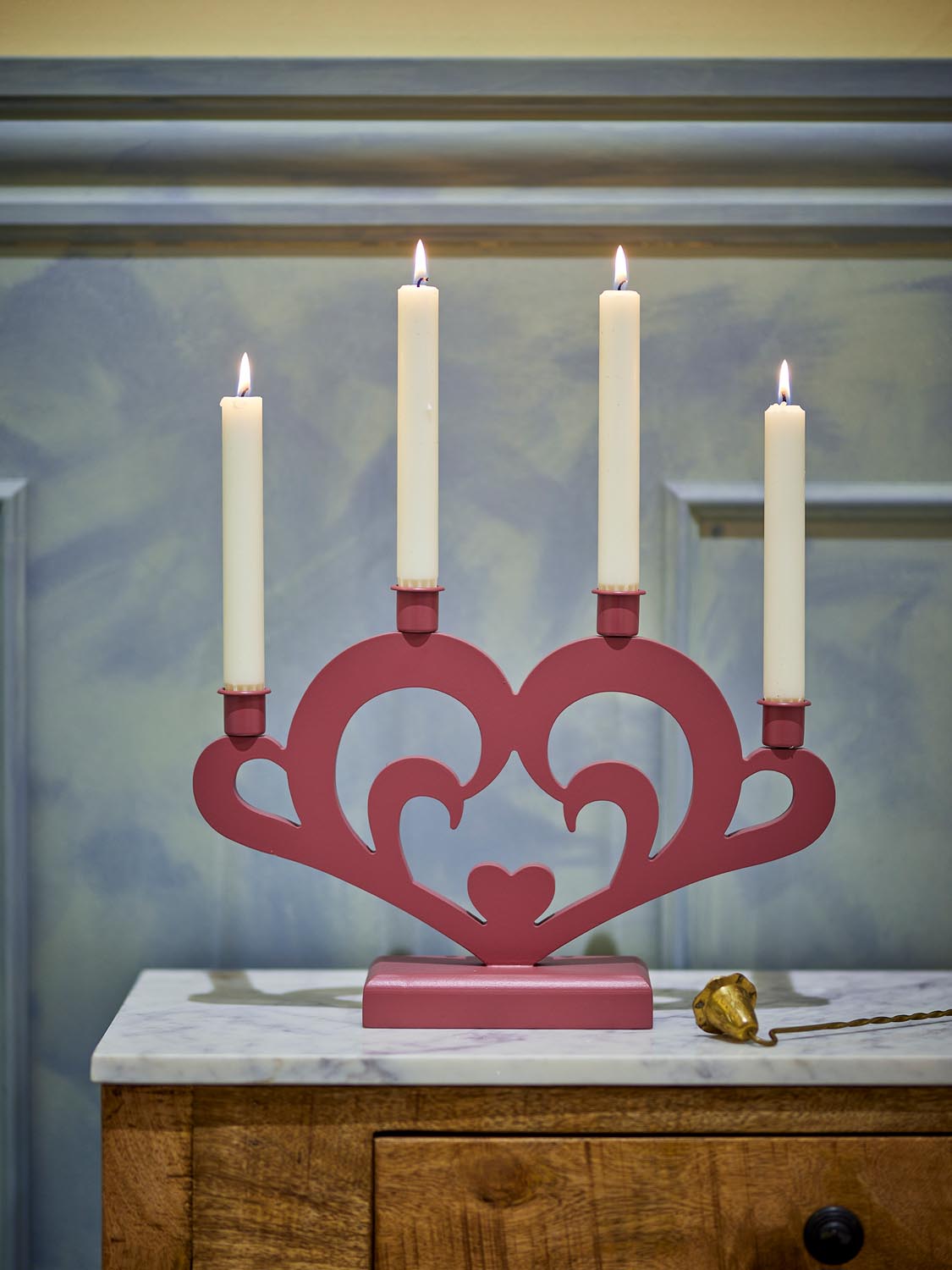 Salia Adventskerzenständer, Rot, MDF in Red präsentiert im Onlineshop von KAQTU Design AG. Kerzenständer ist von Bloomingville