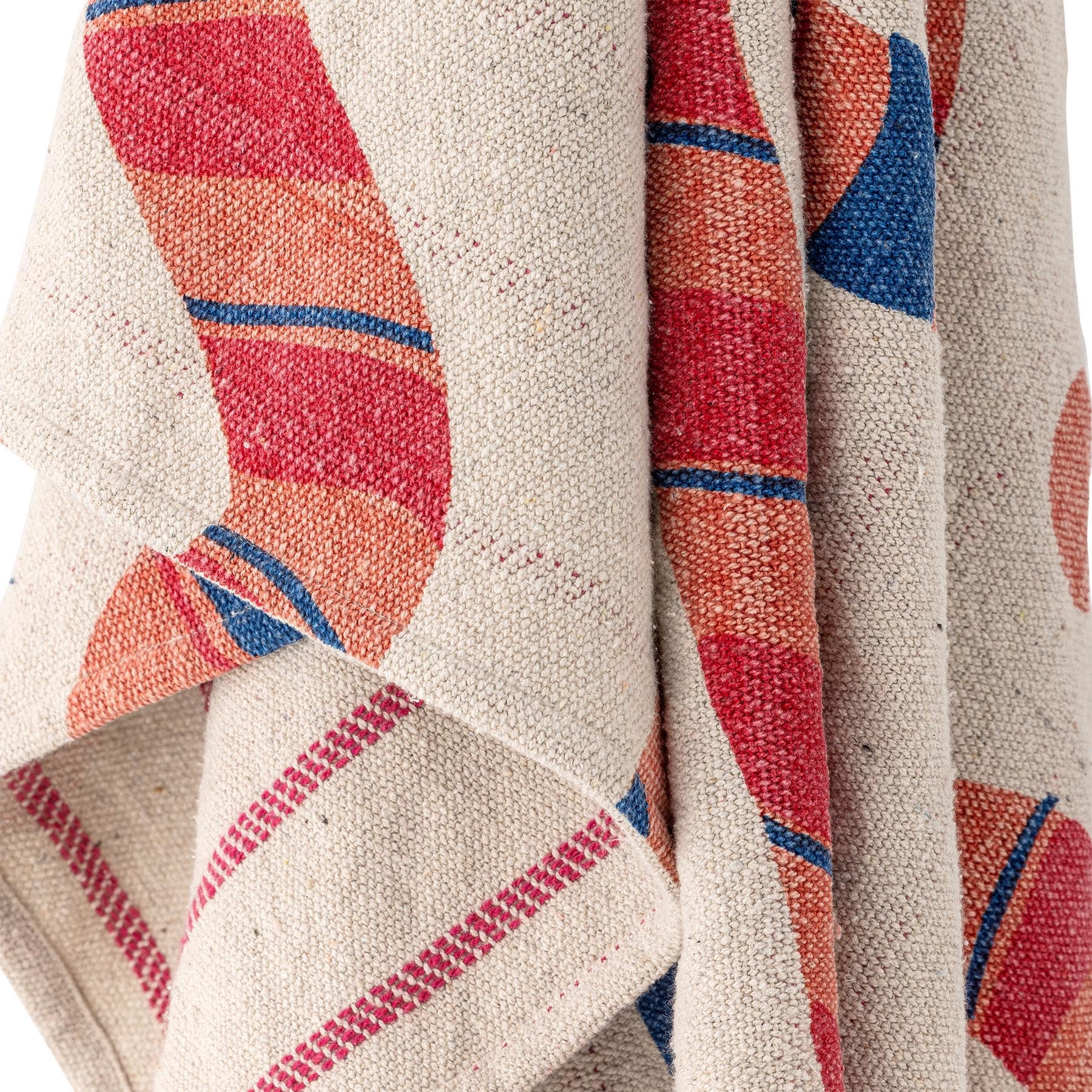 Candice Decke, Bunt, Recycelte Baumwolle in Multi präsentiert im Onlineshop von KAQTU Design AG. Bettüberwurf ist von Bloomingville
