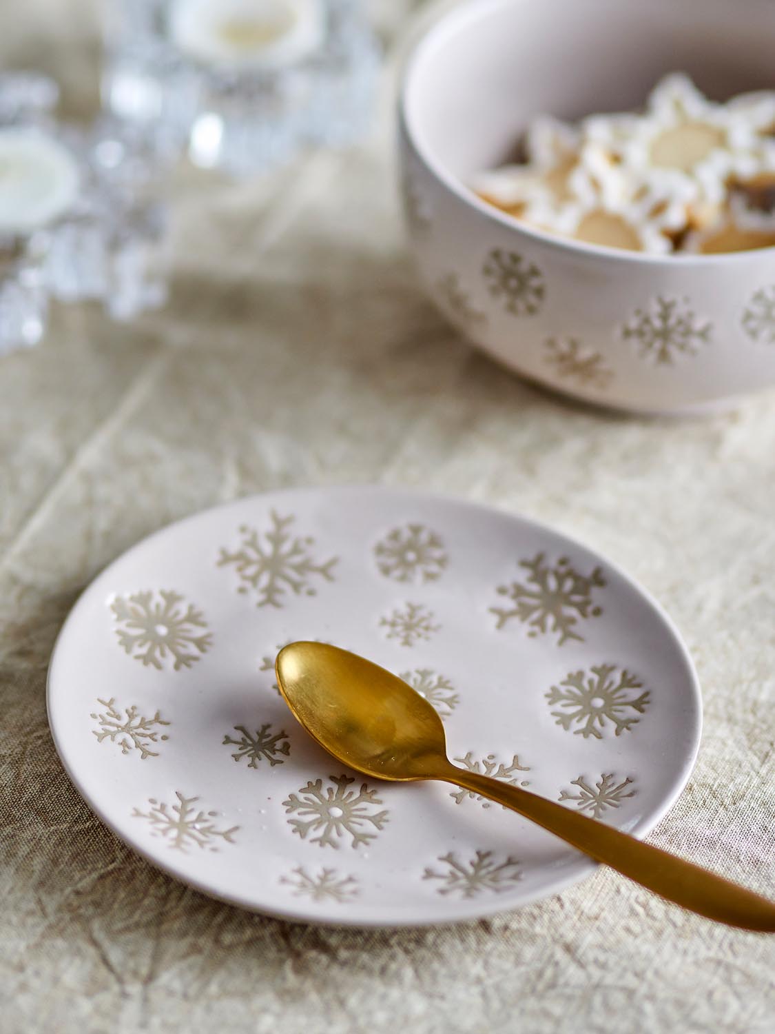 Snowie Teller, Natur, Steingut in Nature präsentiert im Onlineshop von KAQTU Design AG. Teller ist von Bloomingville