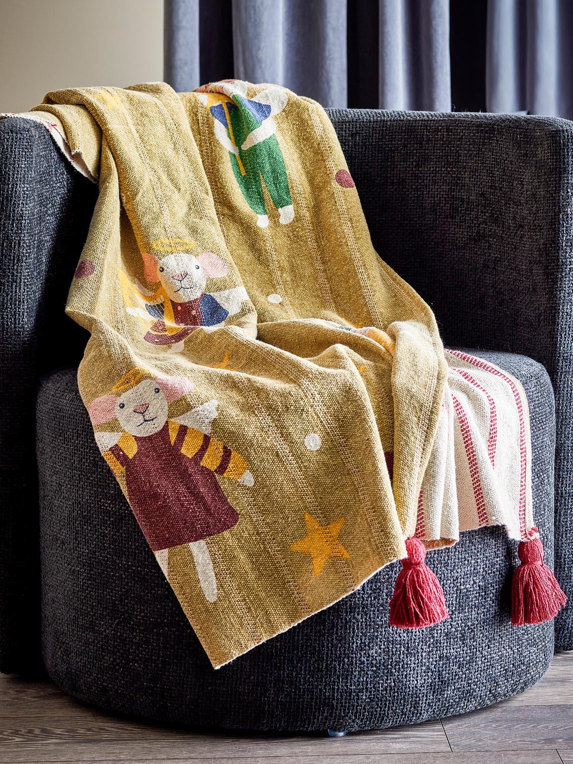 Peo Decke, Bunt, Recycelte Baumwolle in Multi präsentiert im Onlineshop von KAQTU Design AG. Bettüberwurf ist von Bloomingville