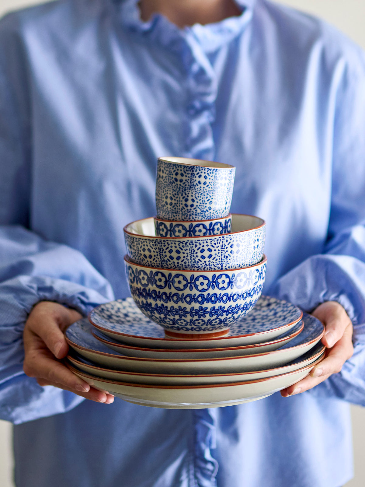 Karine Teller, Blau, Steingut in Blue präsentiert im Onlineshop von KAQTU Design AG. Teller ist von Bloomingville