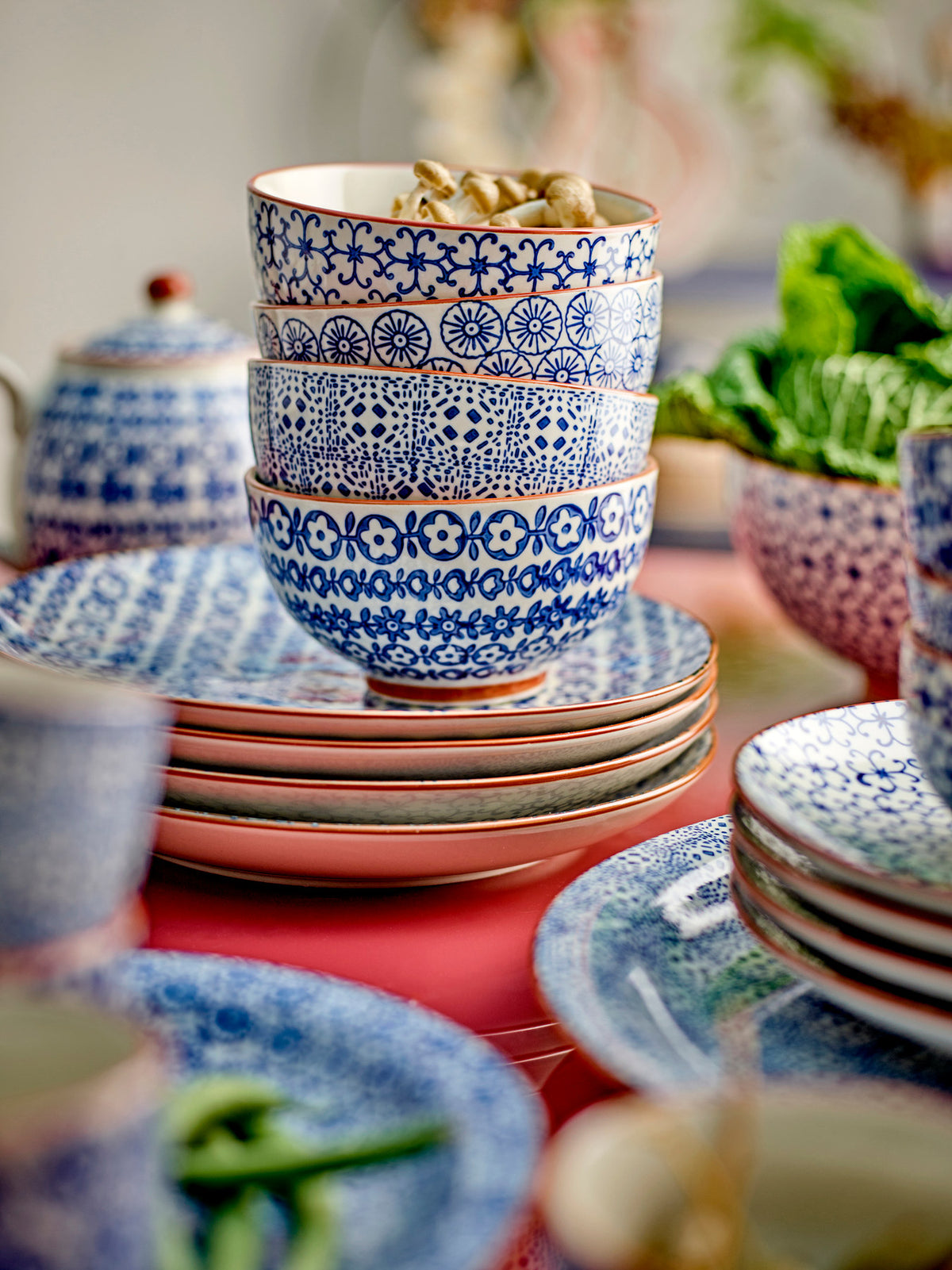 Karine Schale, Blau, Steingut in Blue präsentiert im Onlineshop von KAQTU Design AG. Schale ist von Bloomingville