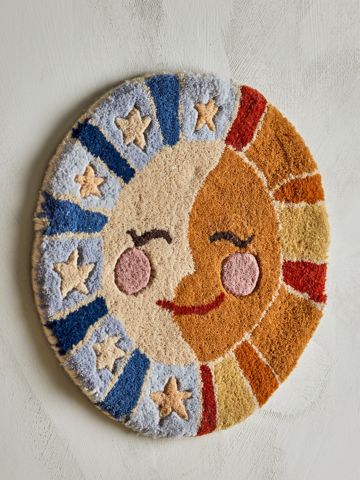 Sun Wanddekoration, Bunt, Wolle in Multi präsentiert im Onlineshop von KAQTU Design AG. Wanddeko ist von Bloomingville Mini