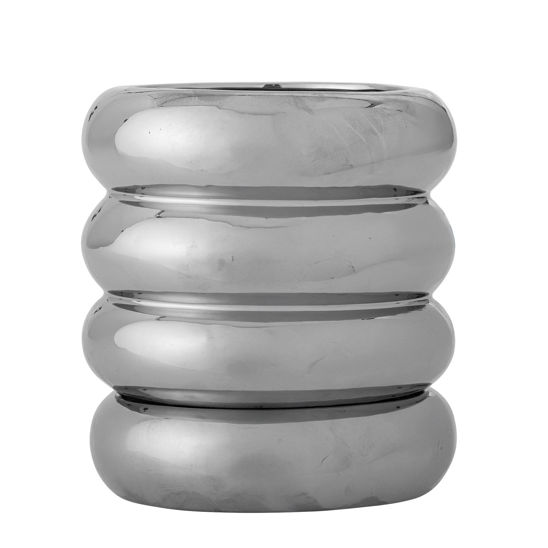 Shine Blumentopf mit Untertasse, Silber, Steingut in Silver präsentiert im Onlineshop von KAQTU Design AG. Pflanzentopf Outdoor ist von Bloomingville