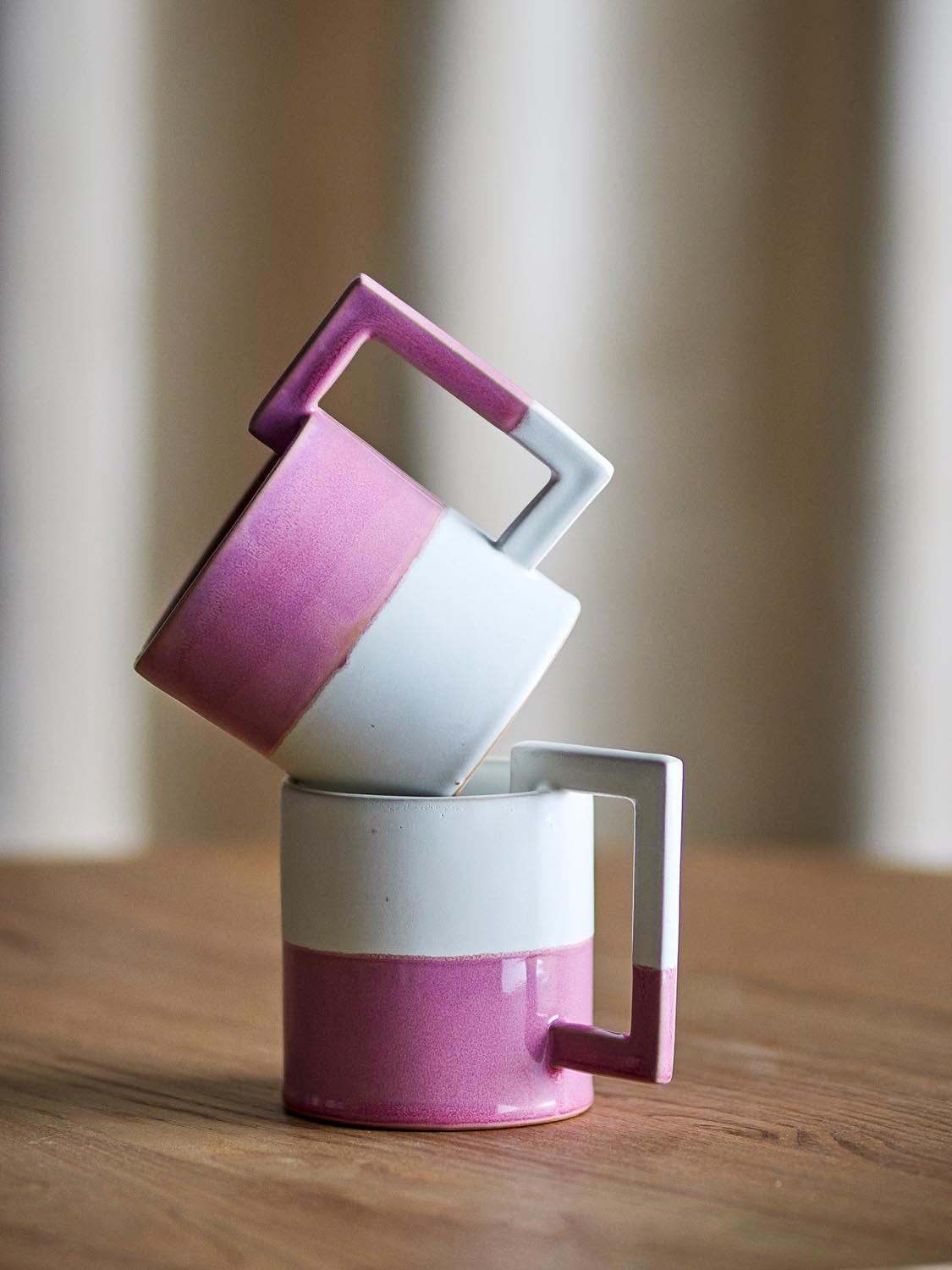 Ranya Becher, Bunt, Steingut in Multi präsentiert im Onlineshop von KAQTU Design AG. Tasse ist von Bloomingville