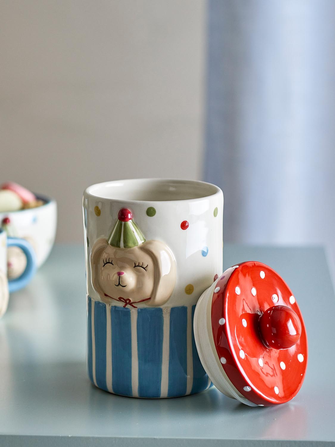 Party Gefäß mit Deckel, Bunt, Steingut in Multi präsentiert im Onlineshop von KAQTU Design AG. Kanne ist von Bloomingville Mini