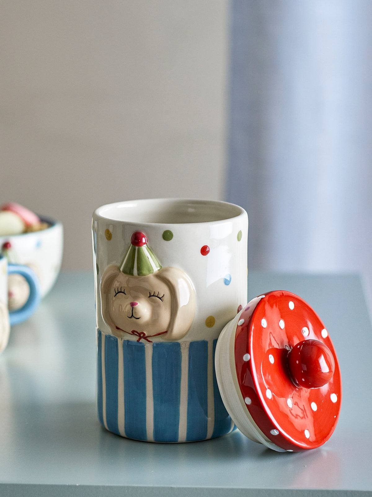 Party Gefäss mit Deckel, Bunt, Steingut in Multi präsentiert im Onlineshop von KAQTU Design AG. Kanne ist von Bloomingville Mini