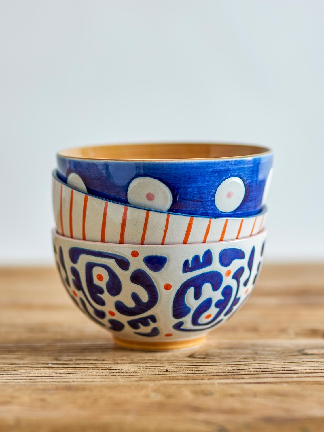 Eviaya Schale, Bunt, Steingut in Multi präsentiert im Onlineshop von KAQTU Design AG. Schale ist von Bloomingville