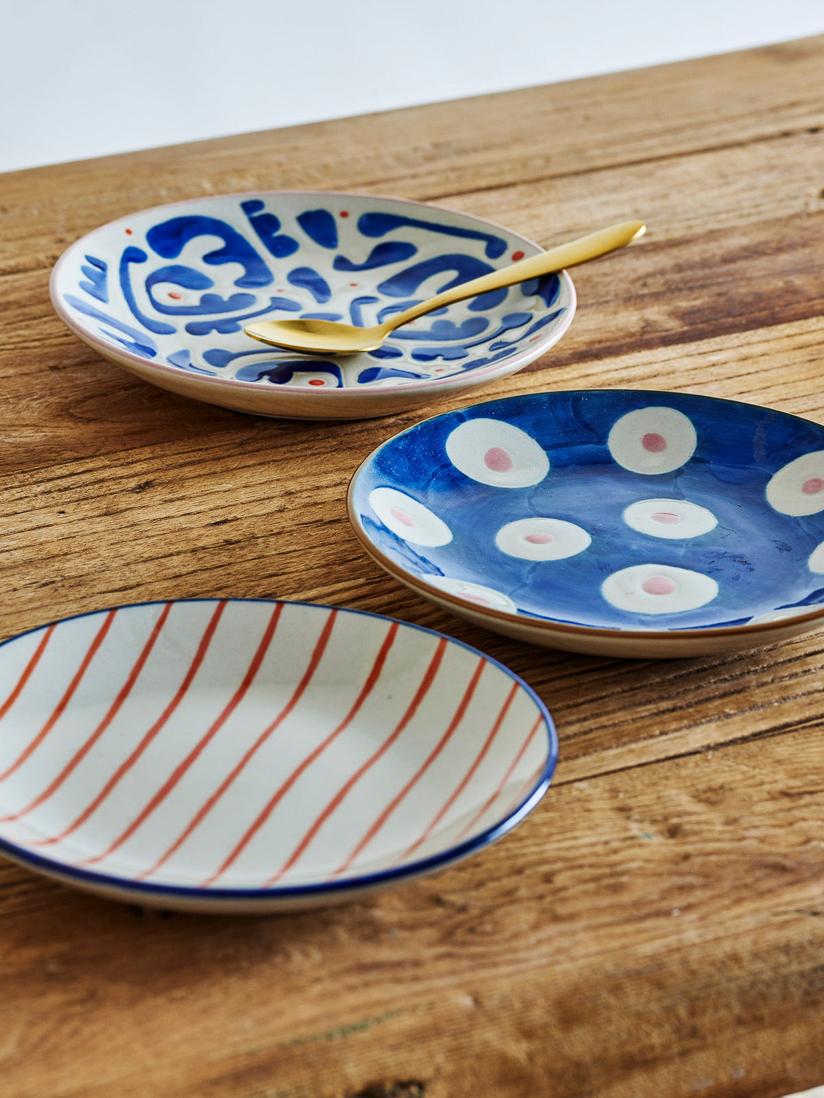 Eviaya Teller, Bunt, Steingut in Multi präsentiert im Onlineshop von KAQTU Design AG. Teller ist von Bloomingville