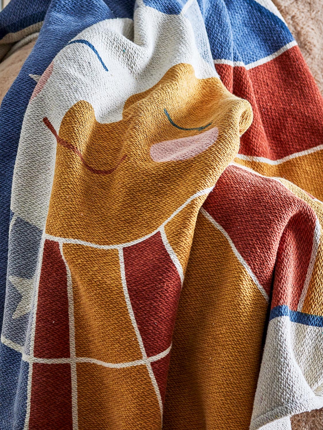 Sun Decke, Bunt, Recycelte Baumwolle in Multi präsentiert im Onlineshop von KAQTU Design AG. Bettüberwurf ist von Bloomingville Mini