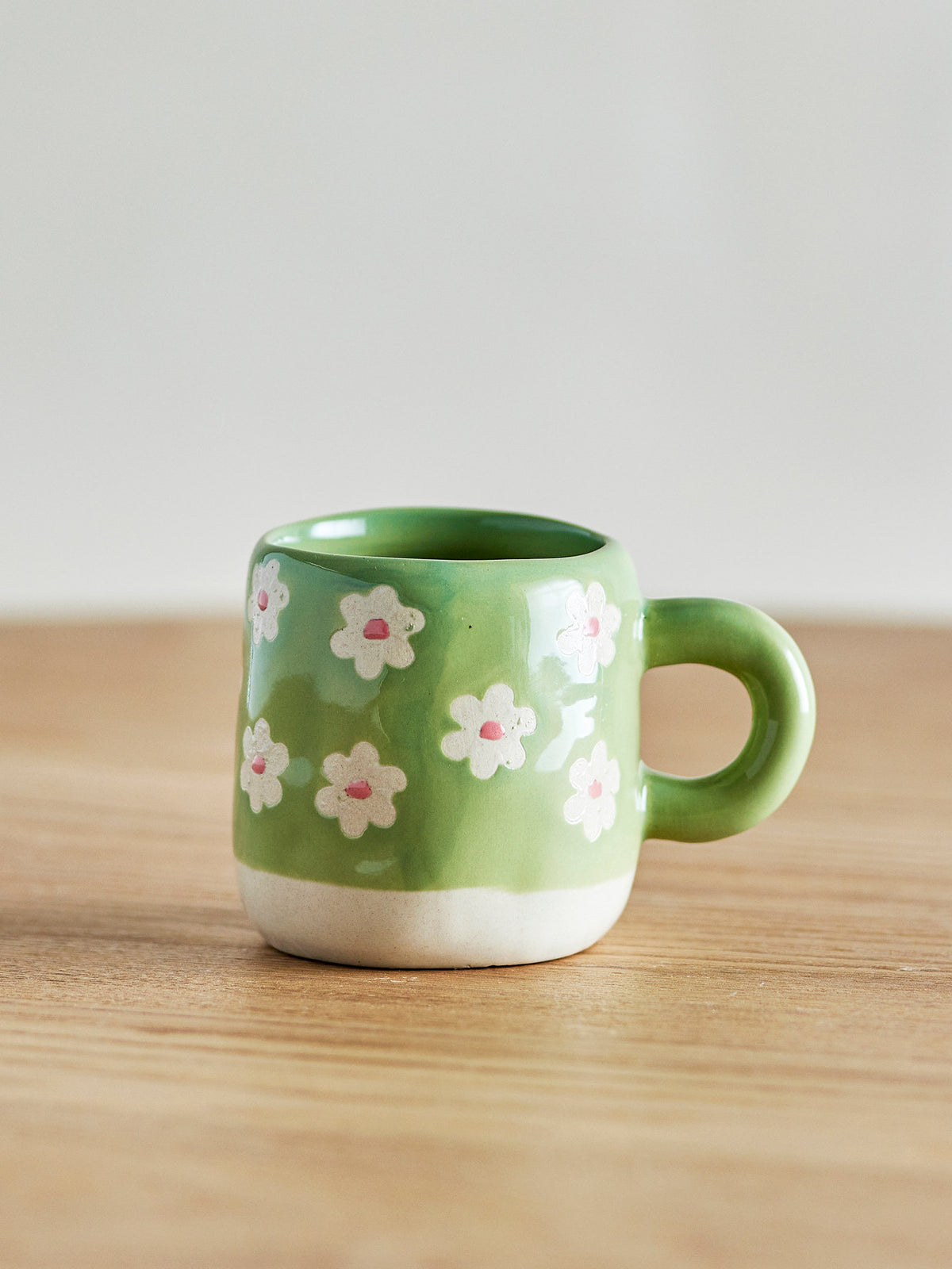 Millie Tasse, Bunt, Steingut in Multi präsentiert im Onlineshop von KAQTU Design AG. Tasse ist von Bloomingville Mini