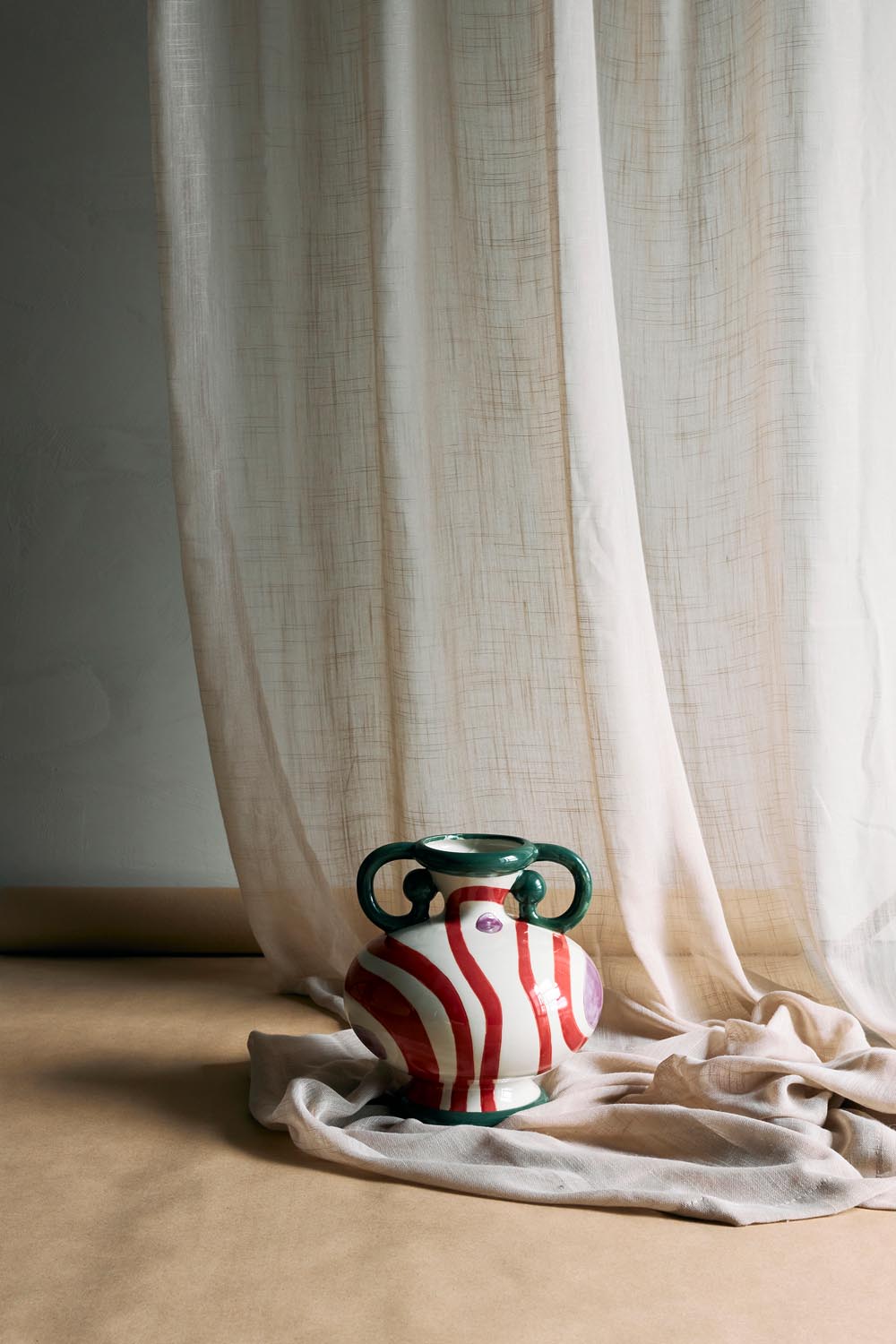 Betiva Vase, Bunt, Steingut in Multi präsentiert im Onlineshop von KAQTU Design AG. Vase ist von Bloomingville