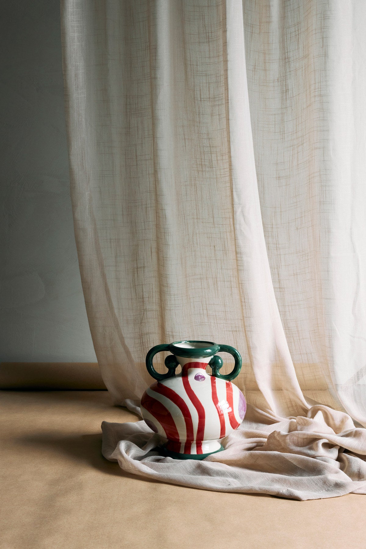 Betiva Vase, Bunt, Steingut in Multi präsentiert im Onlineshop von KAQTU Design AG. Vase ist von Bloomingville