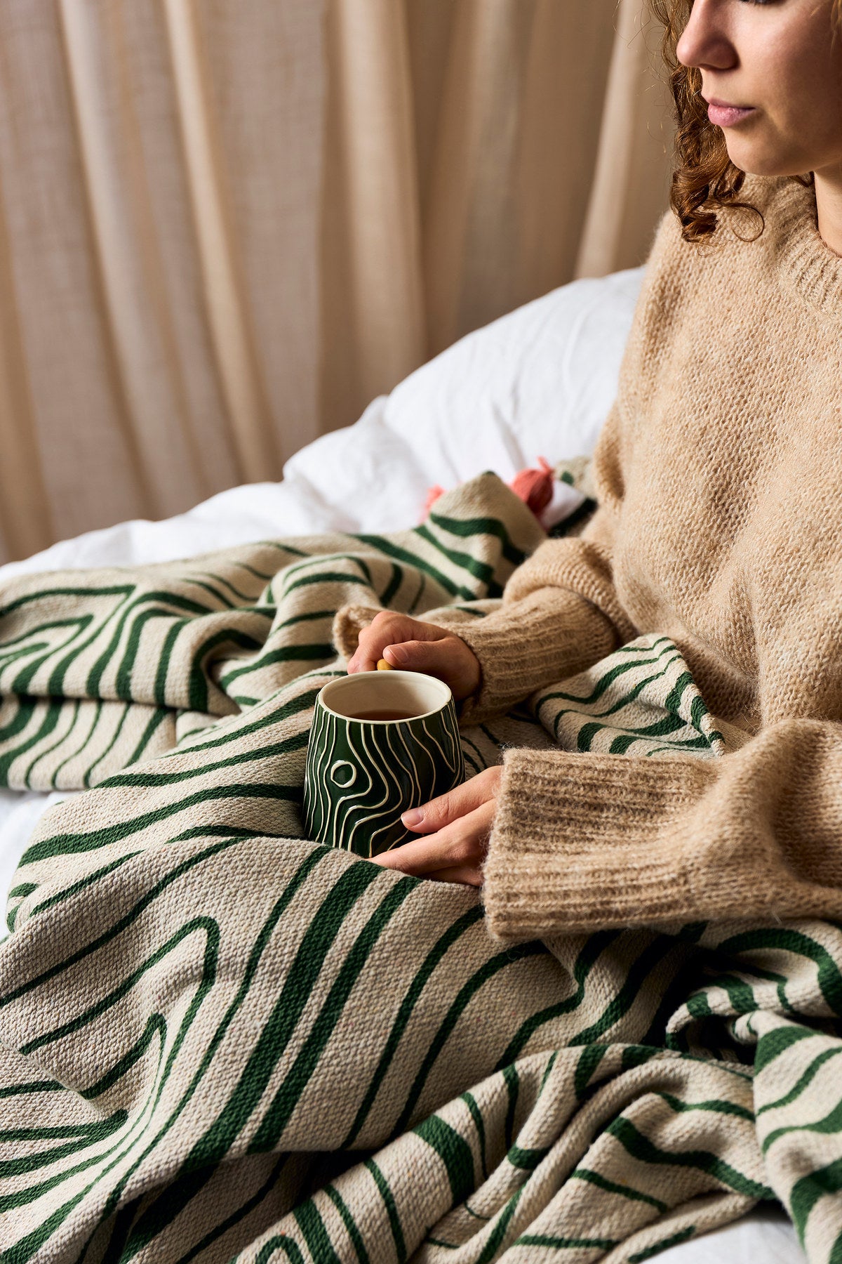 Woodsby Tasse, Bunt, Steingut in Multi präsentiert im Onlineshop von KAQTU Design AG. Tasse ist von Bloomingville