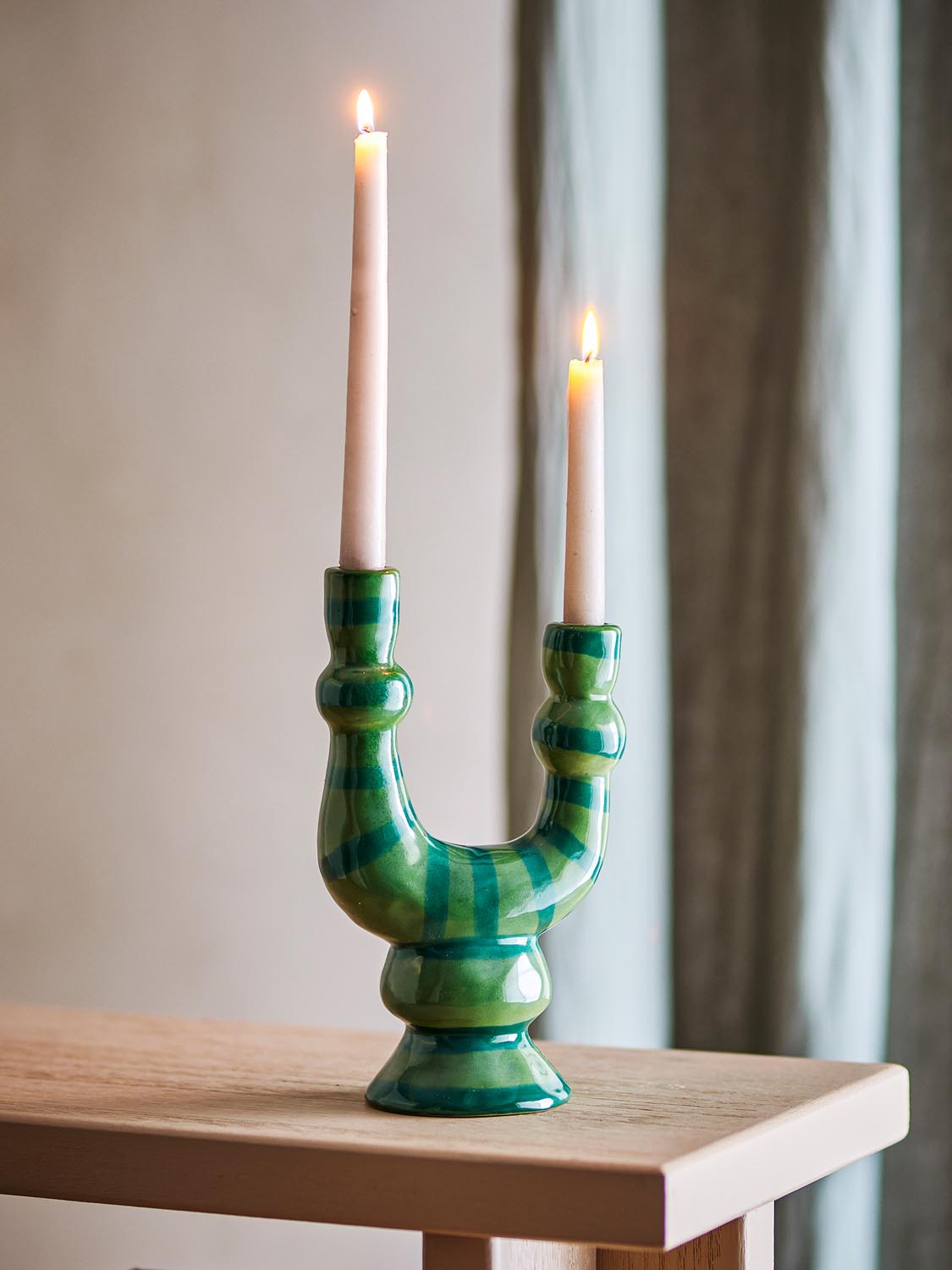 Salandy Kerzenhalter, Grün, Steingut in Green präsentiert im Onlineshop von KAQTU Design AG. Kerzenständer ist von Bloomingville