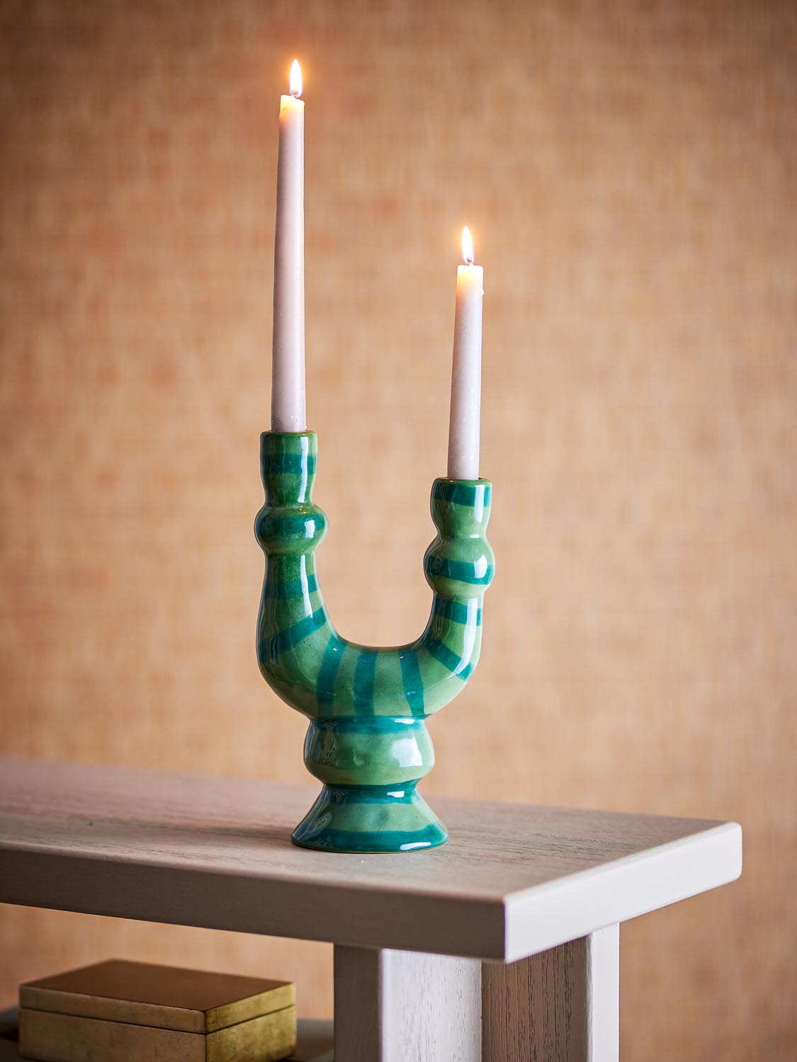 Salandy Kerzenhalter, Grün, Steingut in Green präsentiert im Onlineshop von KAQTU Design AG. Kerzenständer ist von Bloomingville