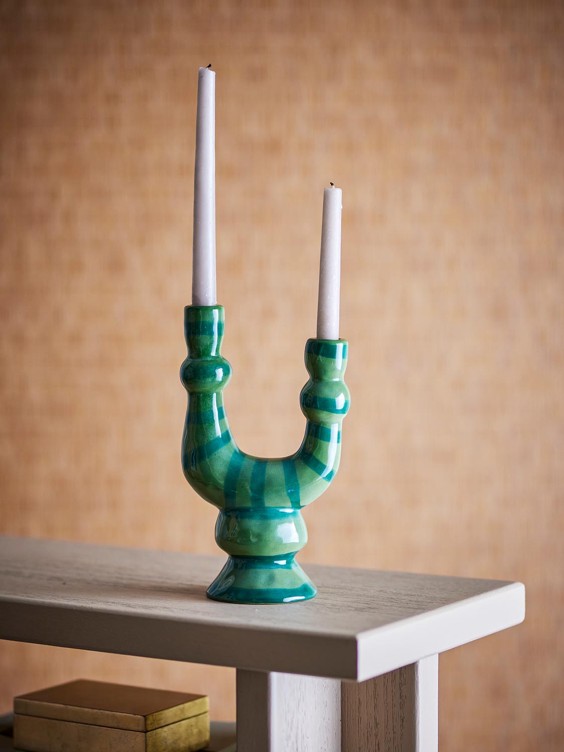 Salandy Kerzenhalter, Grün, Steingut in Green präsentiert im Onlineshop von KAQTU Design AG. Kerzenständer ist von Bloomingville
