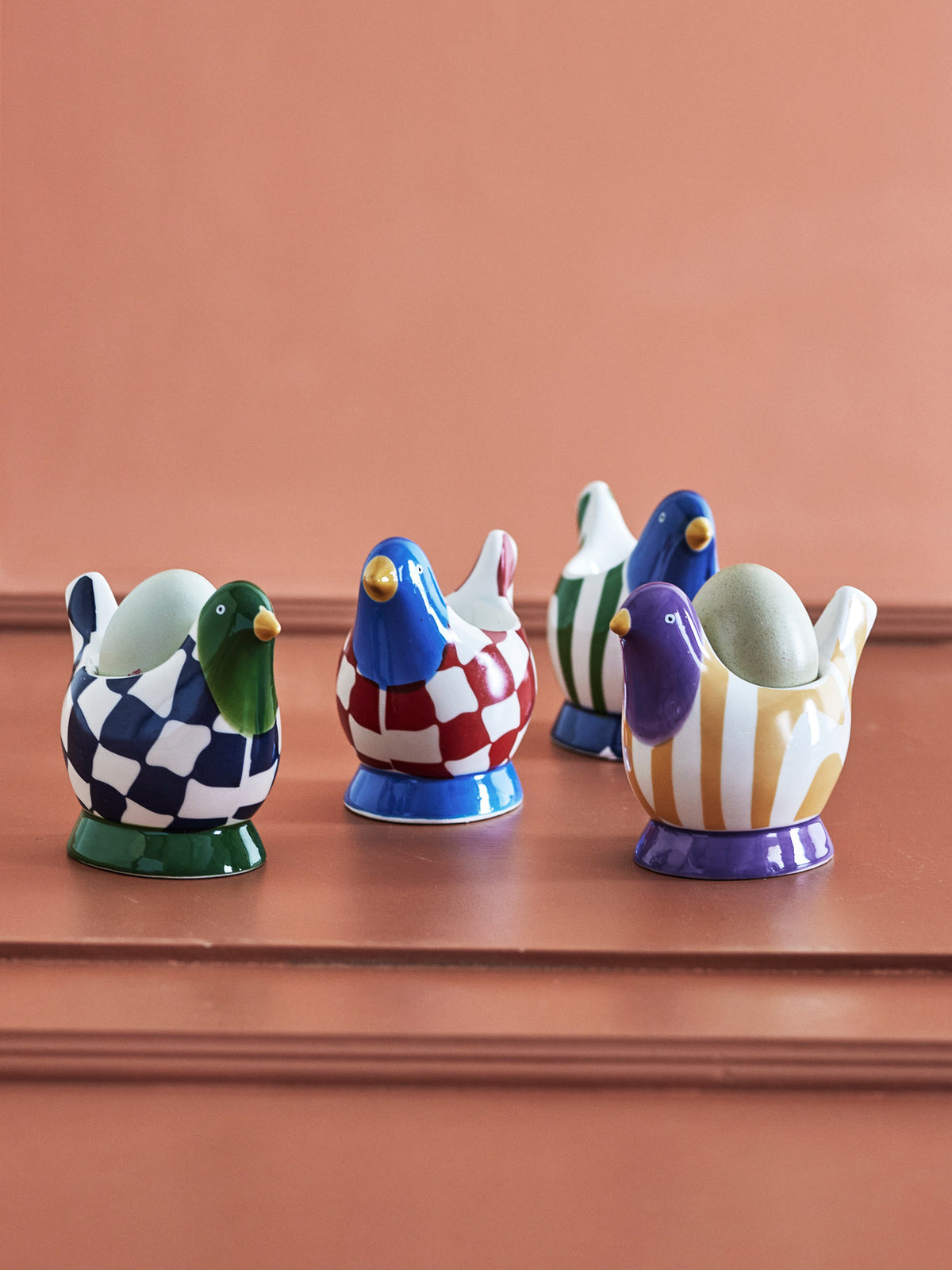 Birdy Eierbecher, Bunt, Steingut in Multi präsentiert im Onlineshop von KAQTU Design AG. Eierbecher ist von Bloomingville