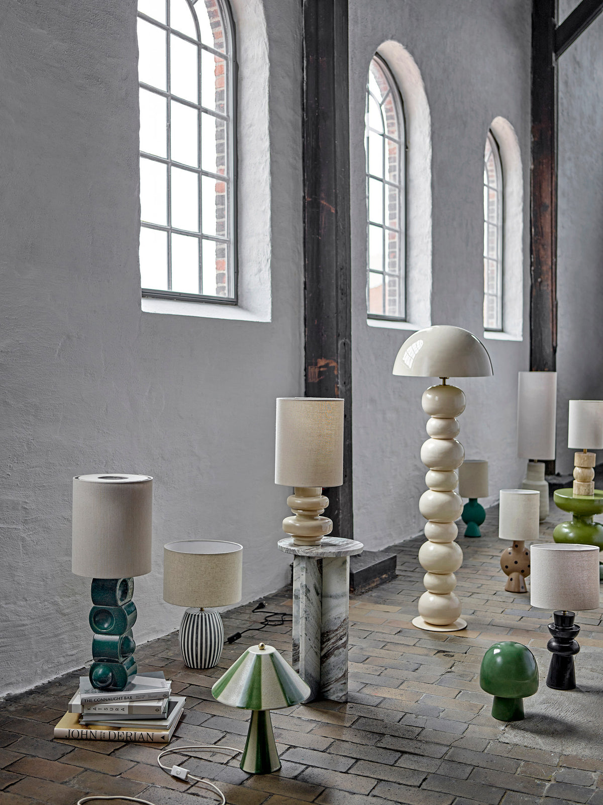 Sergio Tischlampe, Bunt, Steingut in Multi präsentiert im Onlineshop von KAQTU Design AG. Tischleuchte ist von Bloomingville