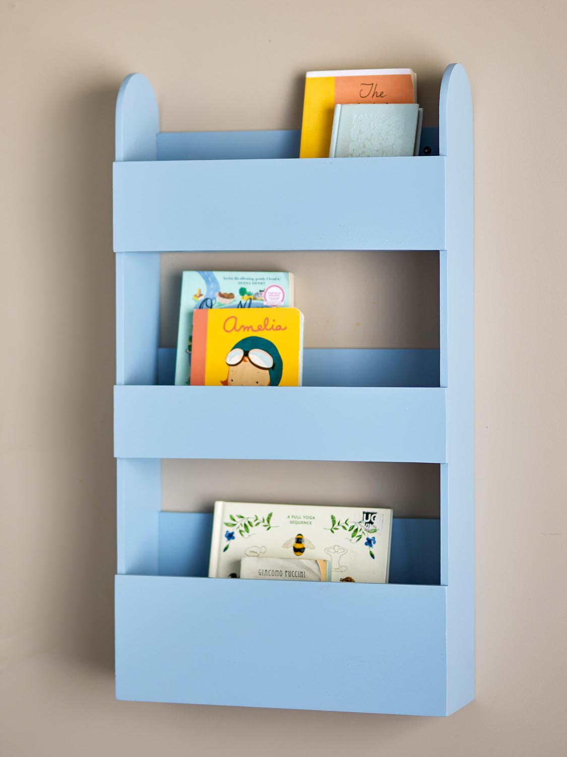 Moris Regal, Blau, Paulownia in Blue präsentiert im Onlineshop von KAQTU Design AG. Wandregal ist von Bloomingville Mini