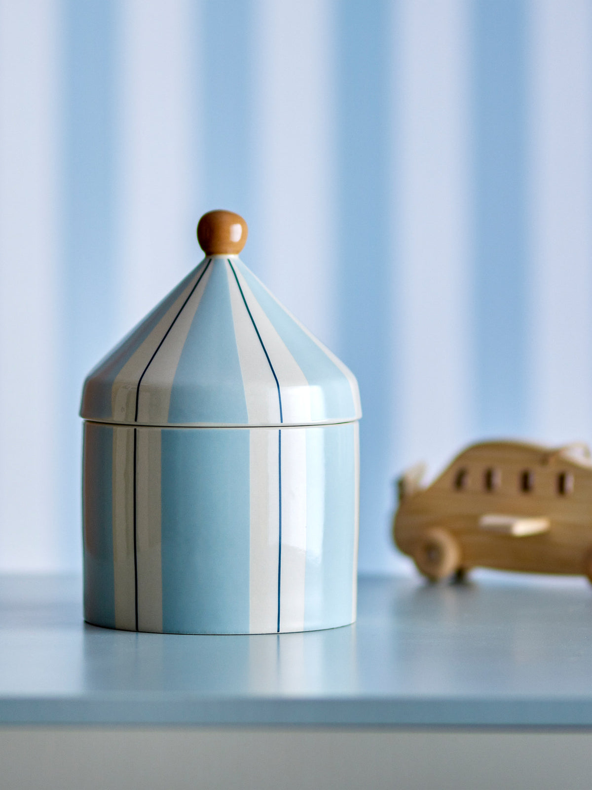 Cimmi Gefäss mit Deckel, Blau, Steingut in Blue präsentiert im Onlineshop von KAQTU Design AG. Kanne ist von Bloomingville Mini