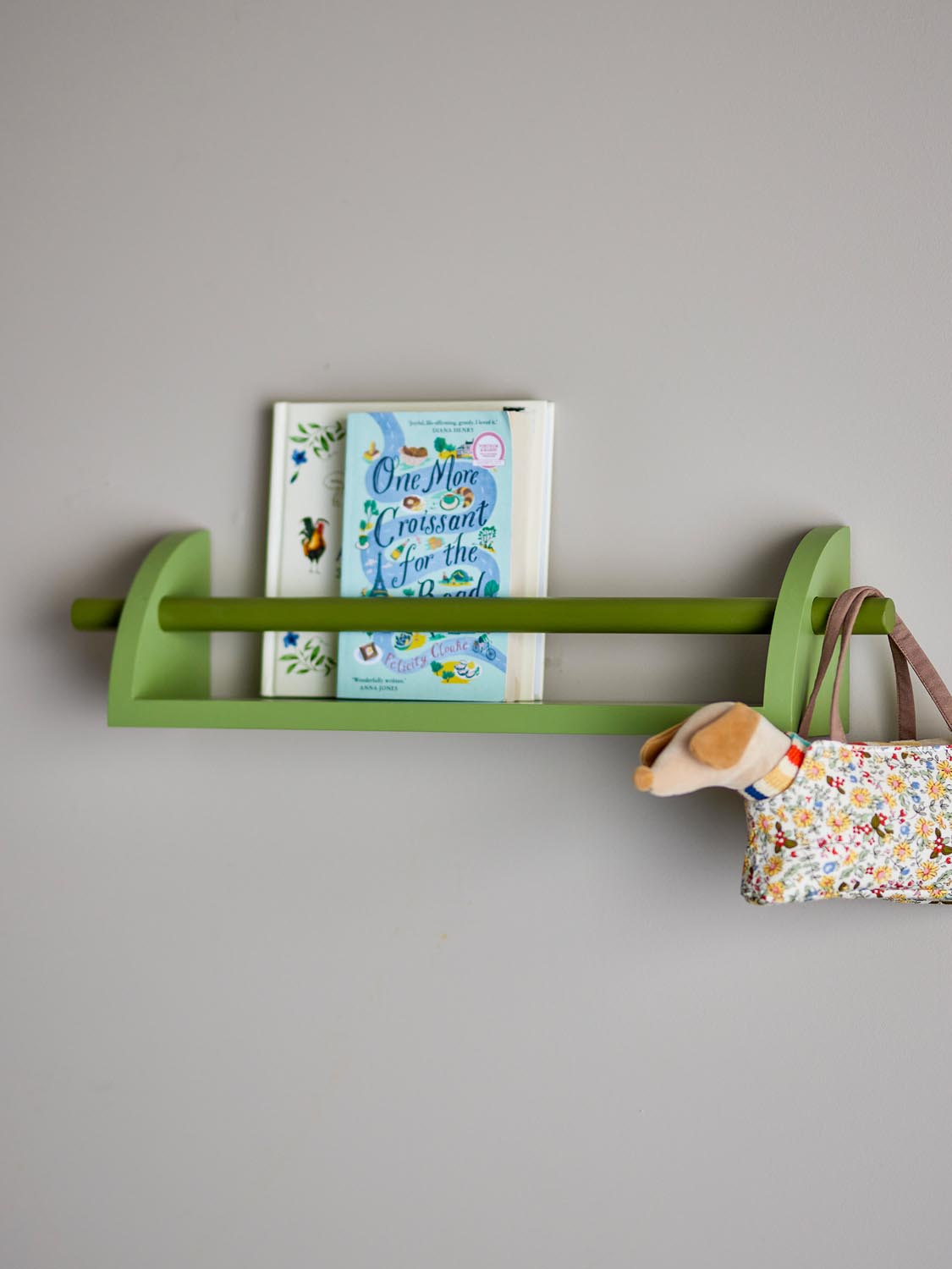 Mingus Regal, Grün, Paulownia in Green präsentiert im Onlineshop von KAQTU Design AG. Wandregal ist von Bloomingville Mini