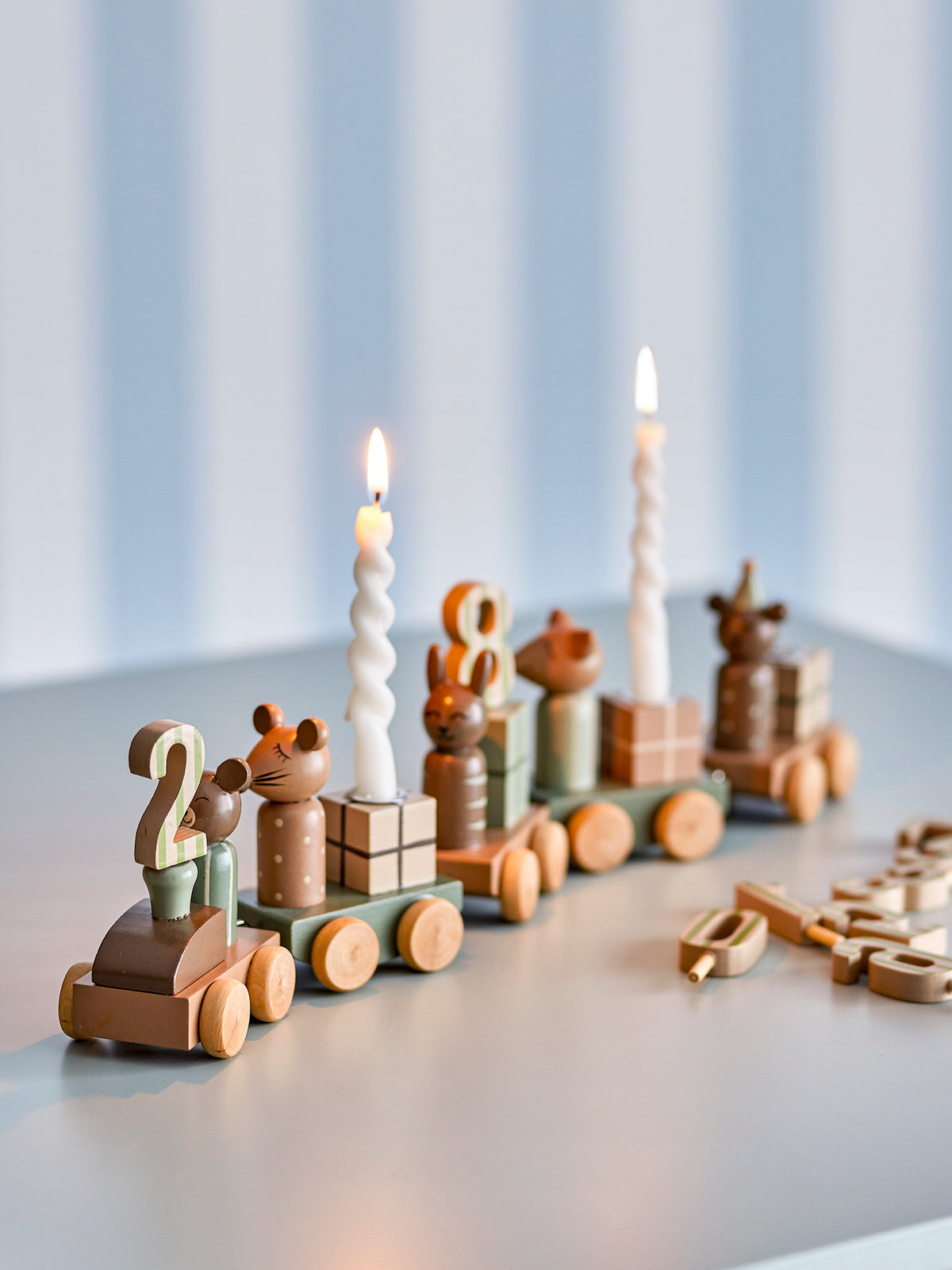 Junaid Geburtstagsdekoration, Braun, FSC®100%, MDF in Brown präsentiert im Onlineshop von KAQTU Design AG. Kunstgegenstände ist von Bloomingville Mini