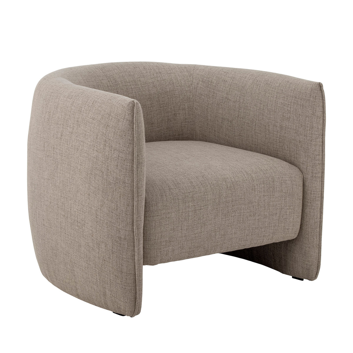 Bacio Loungesessel von Bloomingville in Beige, Bezug aus recyceltem Polyester, Gestell aus Kiefernholz und Metall, Beine in Natur, Boho-Chic-Design.