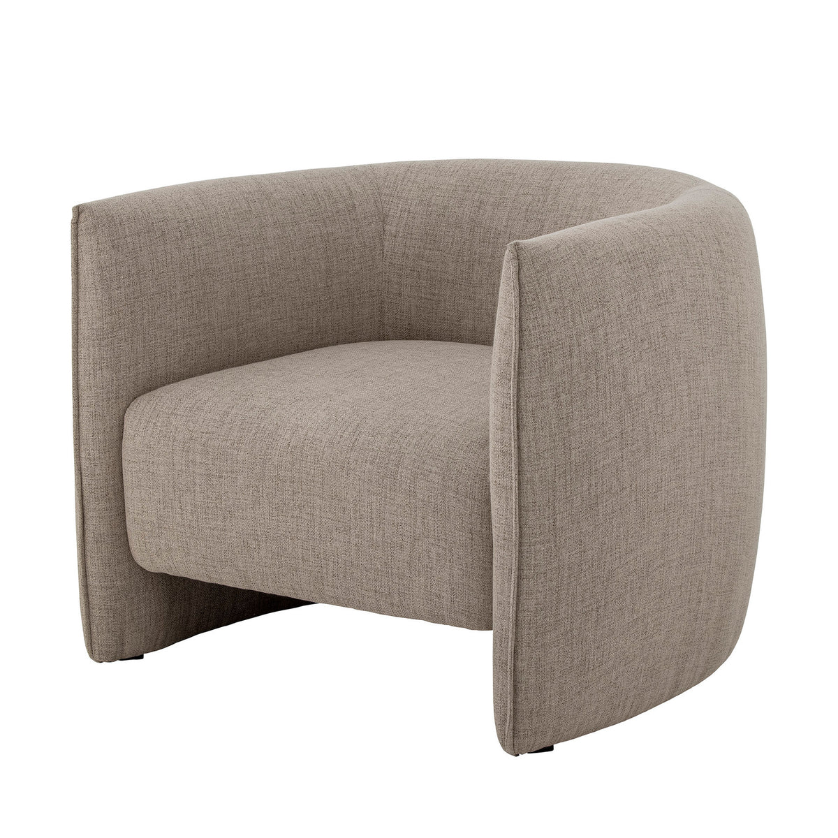 Bacio Loungesessel von Bloomingville in Beige, Bezug aus recyceltem Polyester, Gestell aus Kiefernholz und Metall, Beine in Natur, Boho-Chic-Design.