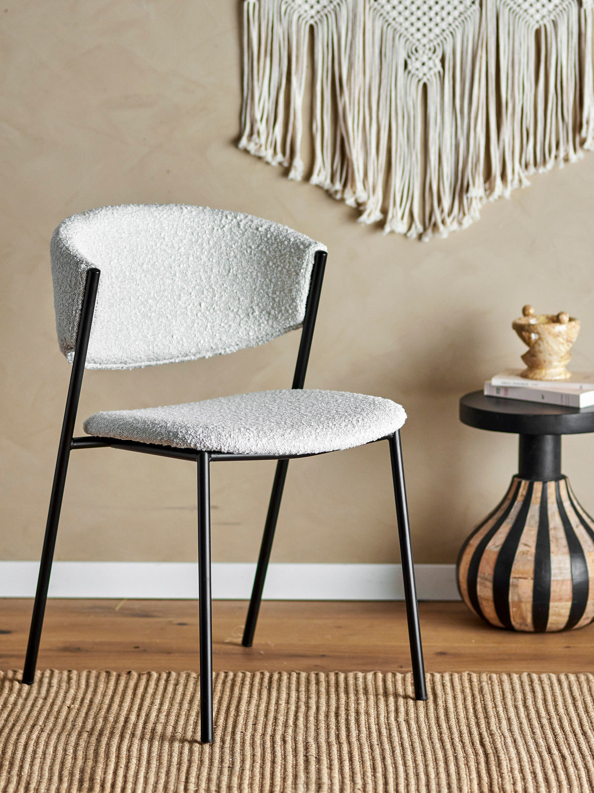 Marlo Esszimmerstuhl, Weiss, Polyester in Weiss präsentiert im Onlineshop von KAQTU Design AG. Stuhl ist von Bloomingville