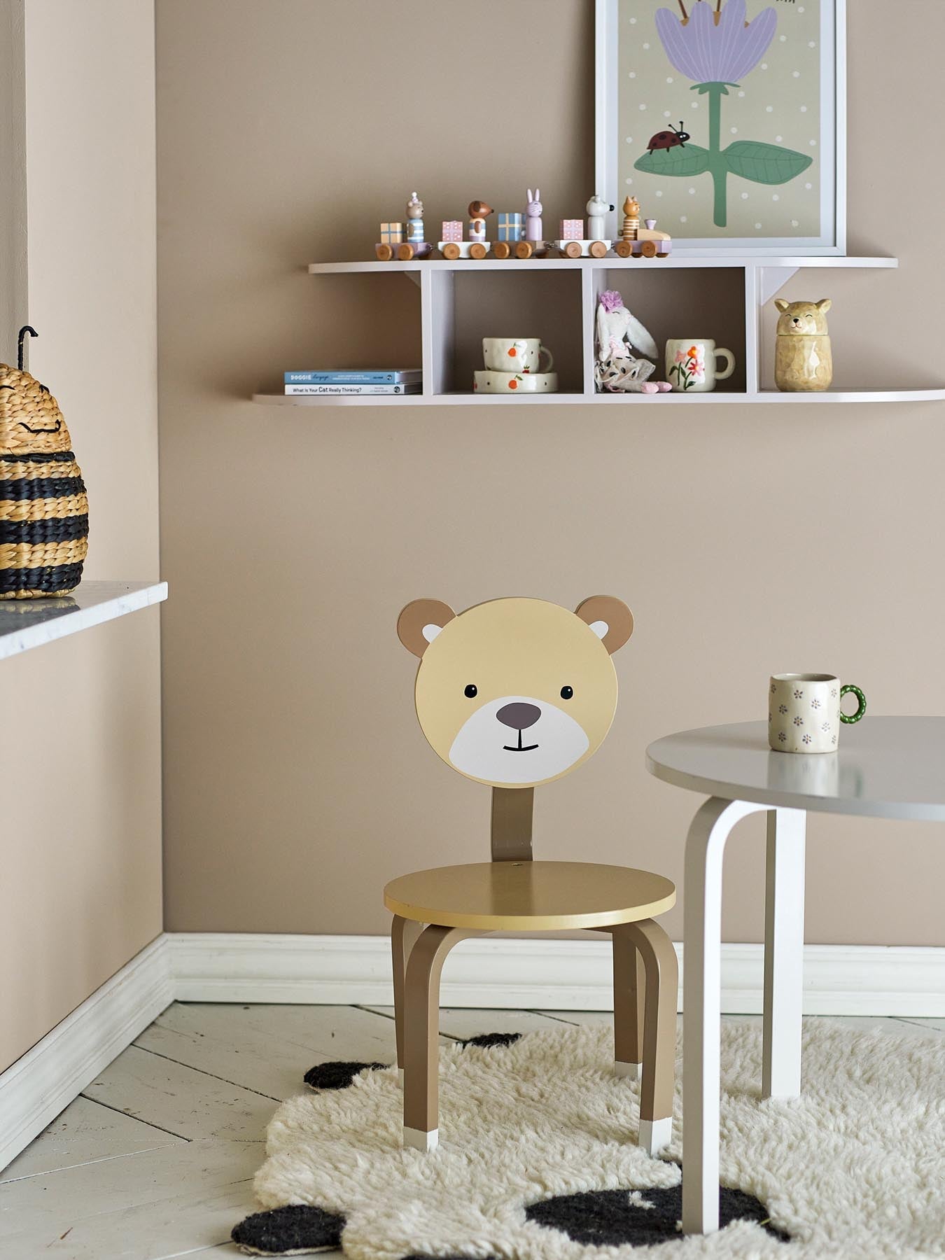 Marle Stuhl, Braun, MDF in Braun präsentiert im Onlineshop von KAQTU Design AG. Stuhl ist von Bloomingville Mini