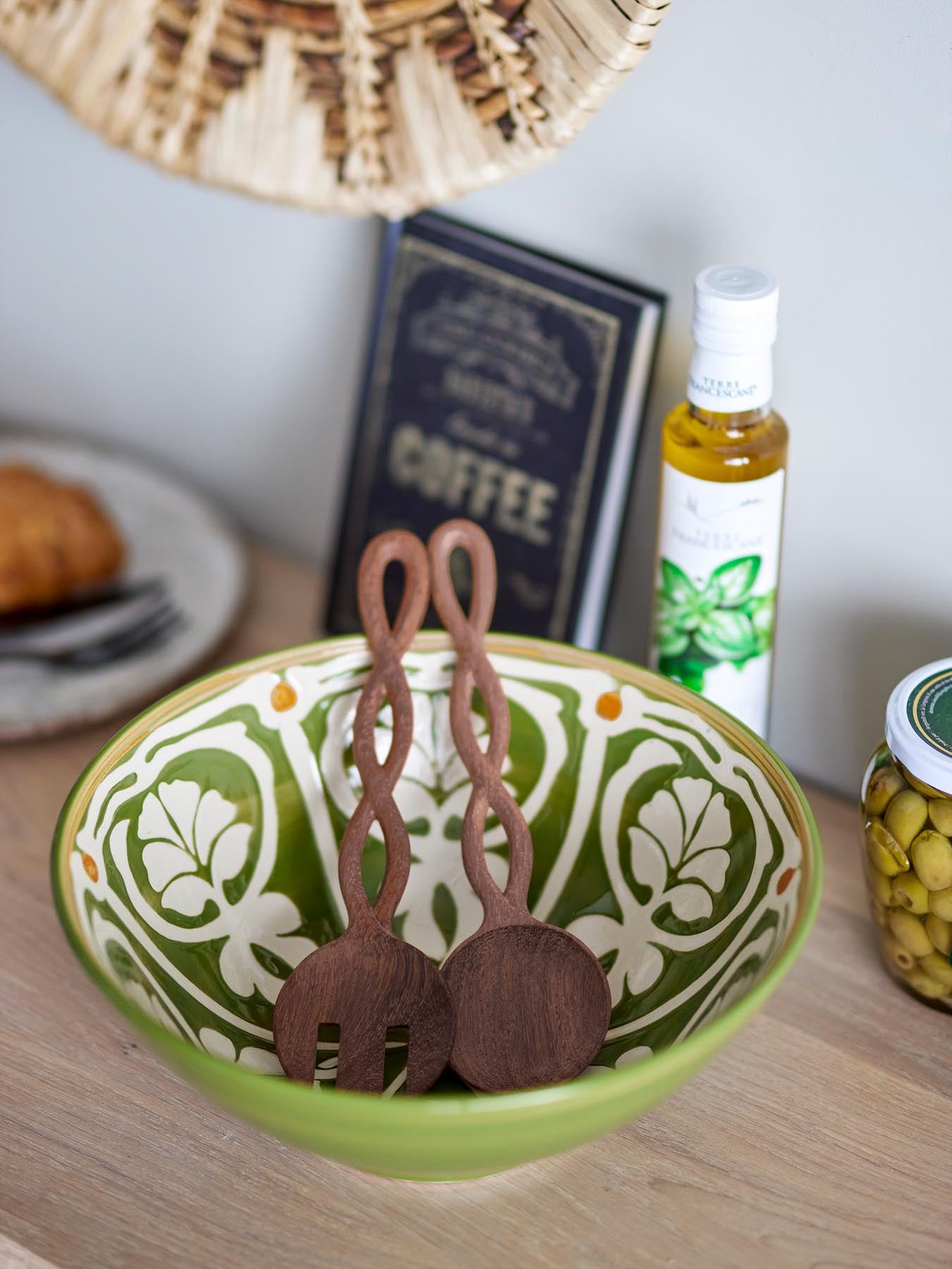 Entdecken Sie das elegante Pinar Salatbesteck aus Akazienholz von Bloomingville – stilvoll, langlebig und perfekt für jeden Anlass.