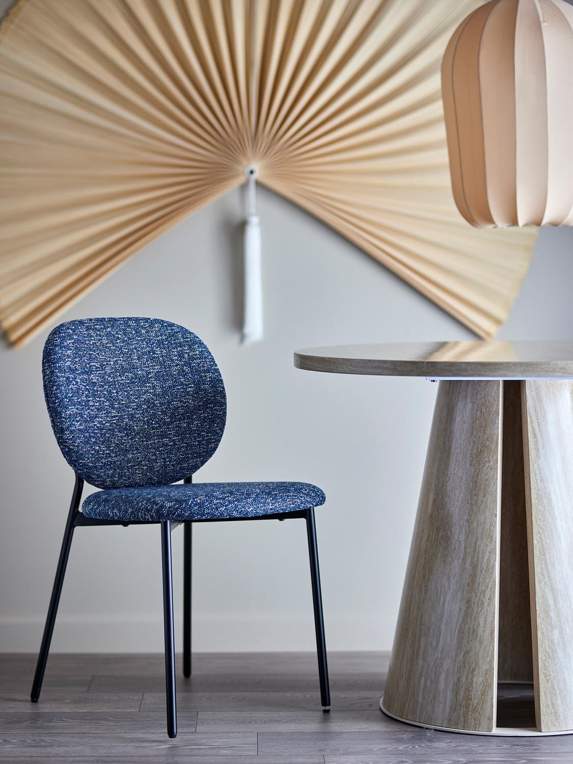 Percey Esszimmerstuhl, Blau, FSC®100% Plywood in Blue präsentiert im Onlineshop von KAQTU Design AG. Stuhl ist von Bloomingville