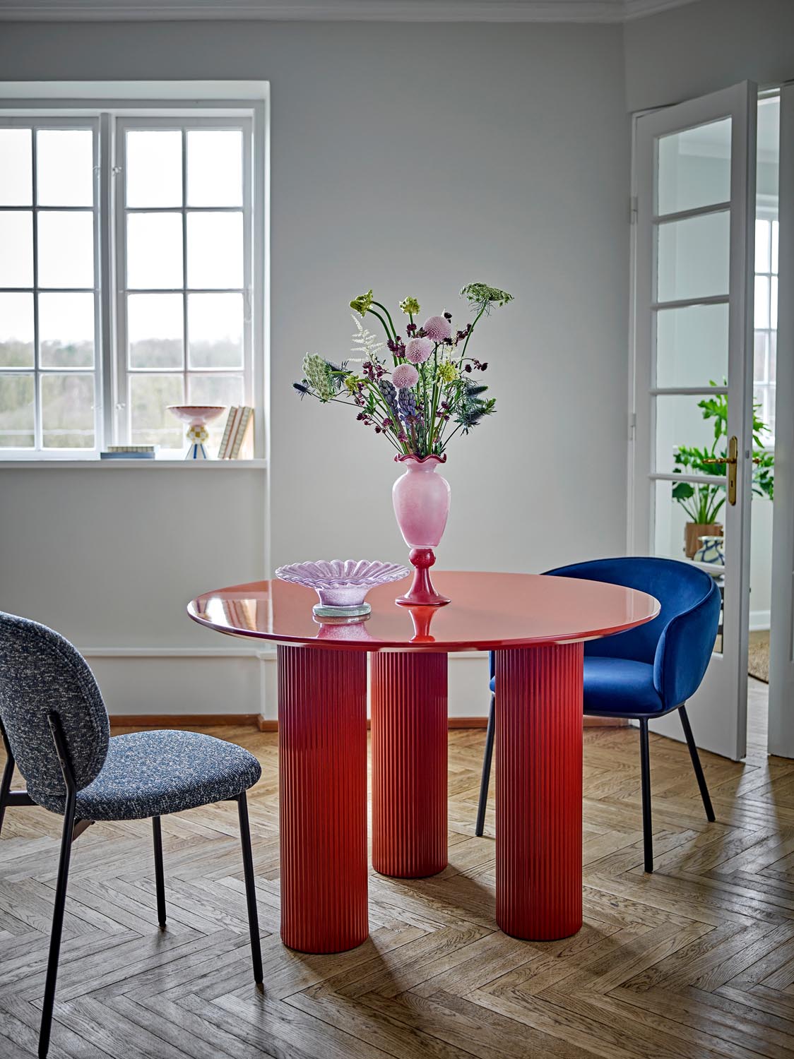 Della Esstisch, Rot, FSC®100%, MDF in Red präsentiert im Onlineshop von KAQTU Design AG. Esstisch ist von Bloomingville