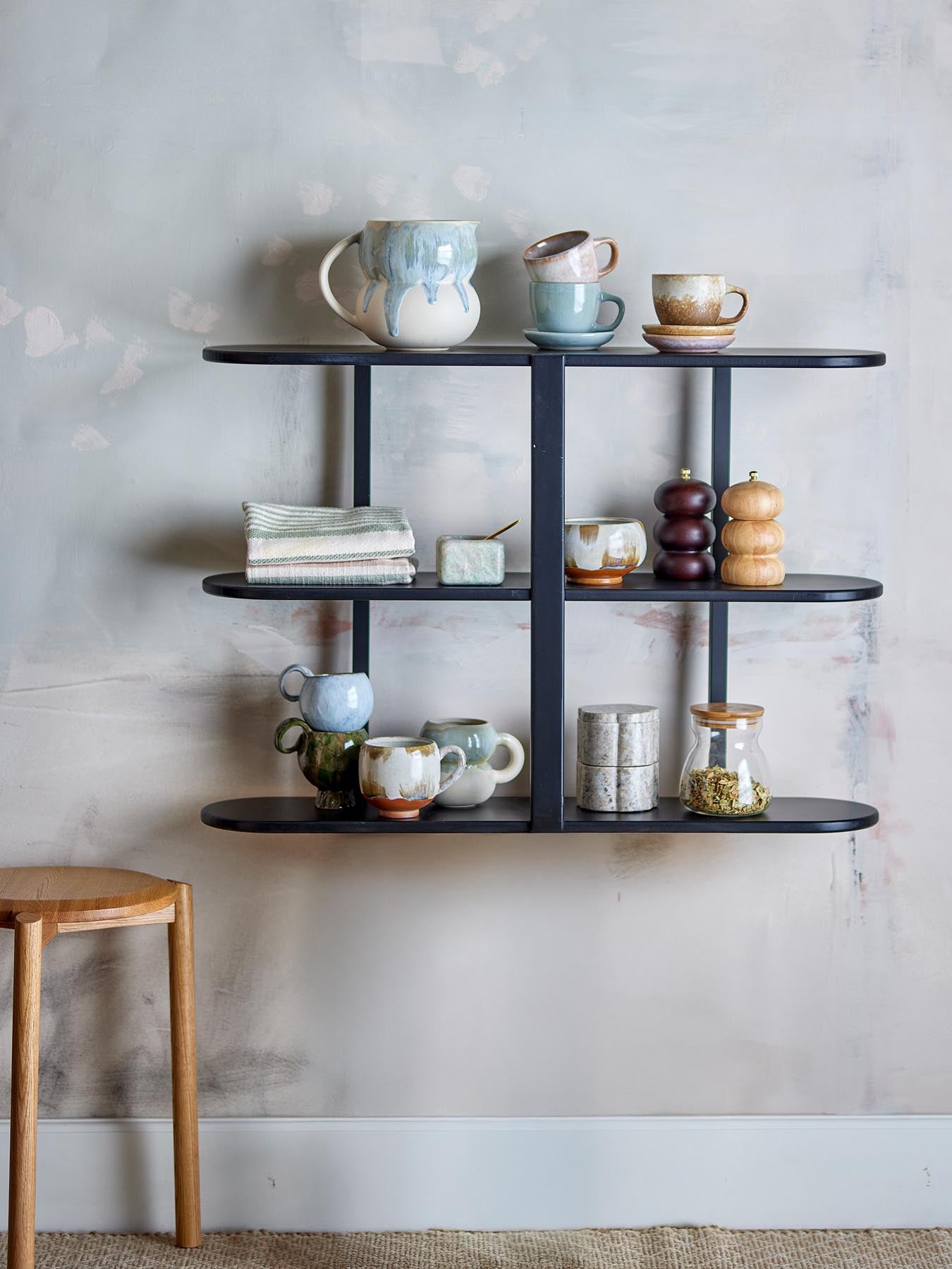 Vicente Regal, Schwarz, MDF in Schwarz präsentiert im Onlineshop von KAQTU Design AG. Wandregal ist von Bloomingville
