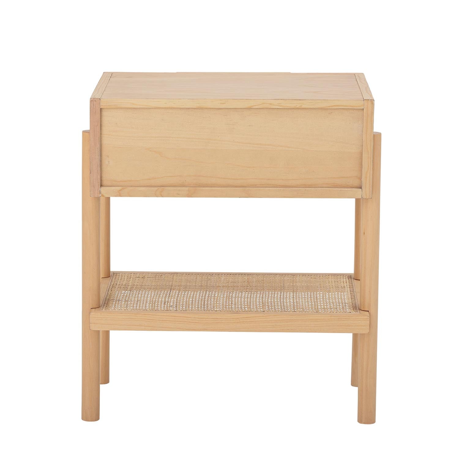 Entdecken Sie den Manon Beistelltisch von Bloomingville – ein stilvolles Möbelstück aus FSC®-zertifiziertem Kiefernholz mit eleganten Rattan-Details.