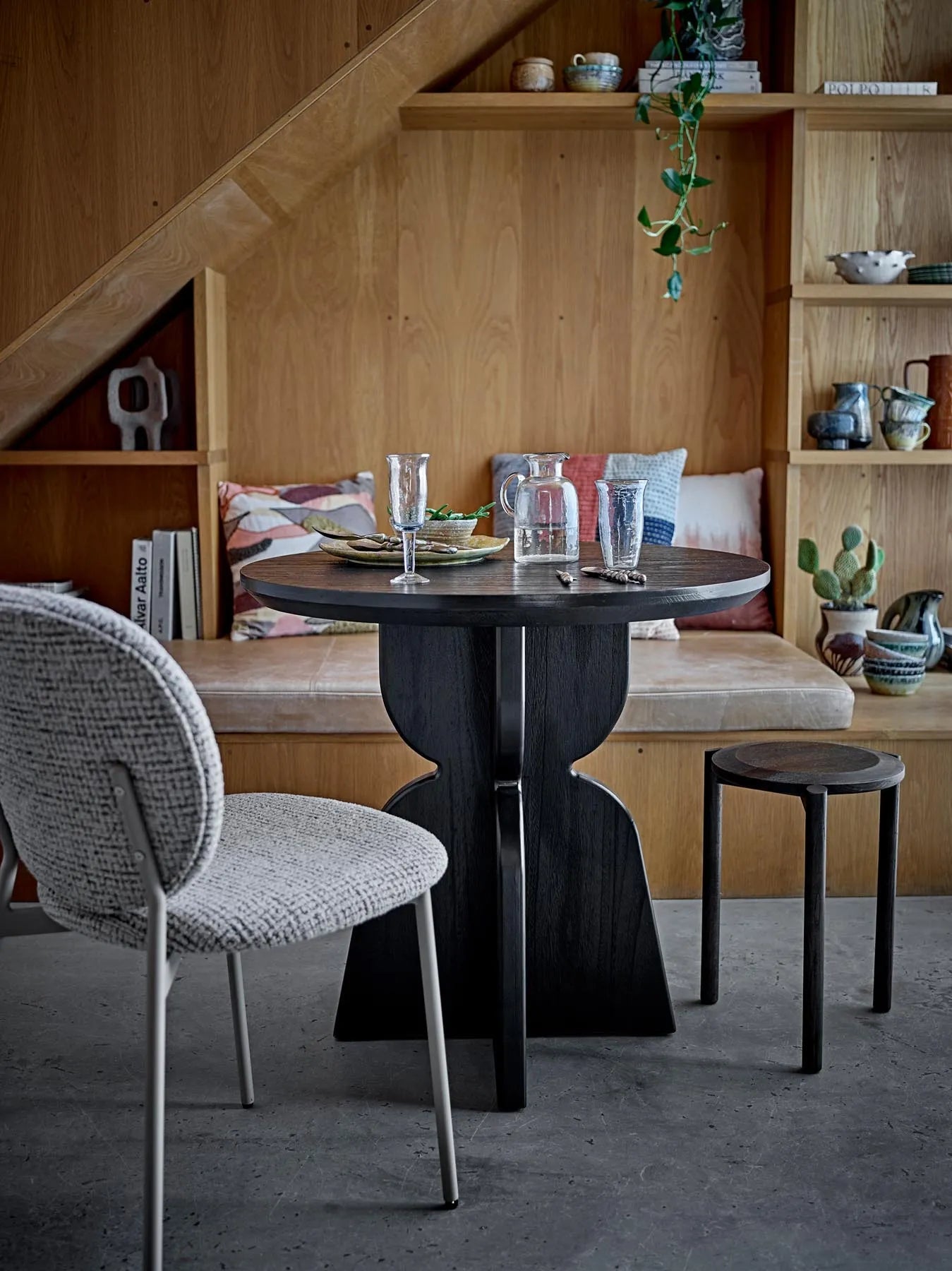 Vixen Esstisch, Schwarz, Tannenholz in Schwarz präsentiert im Onlineshop von KAQTU Design AG. Gartentisch ist von Bloomingville