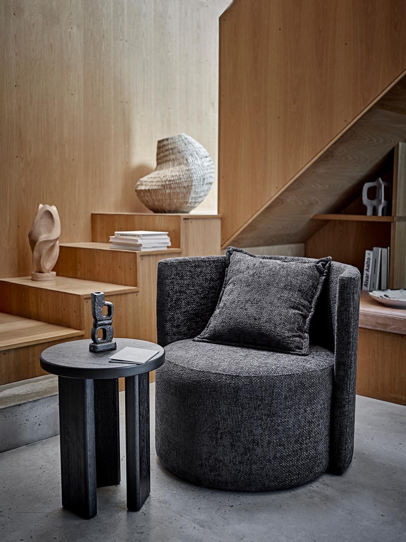 Mimola Beistelltisch, Schwarz, Tannenholz in Schwarz präsentiert im Onlineshop von KAQTU Design AG. Beistelltisch ist von Bloomingville