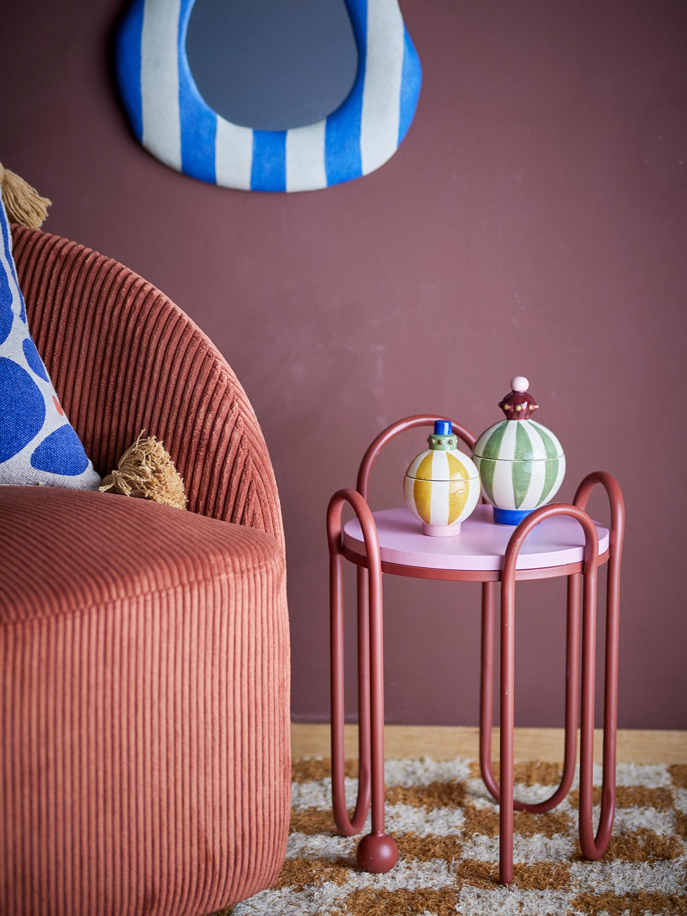 Whimsica Beistelltisch, Rot, Metall in Rot präsentiert im Onlineshop von KAQTU Design AG. Standregal ist von Bloomingville