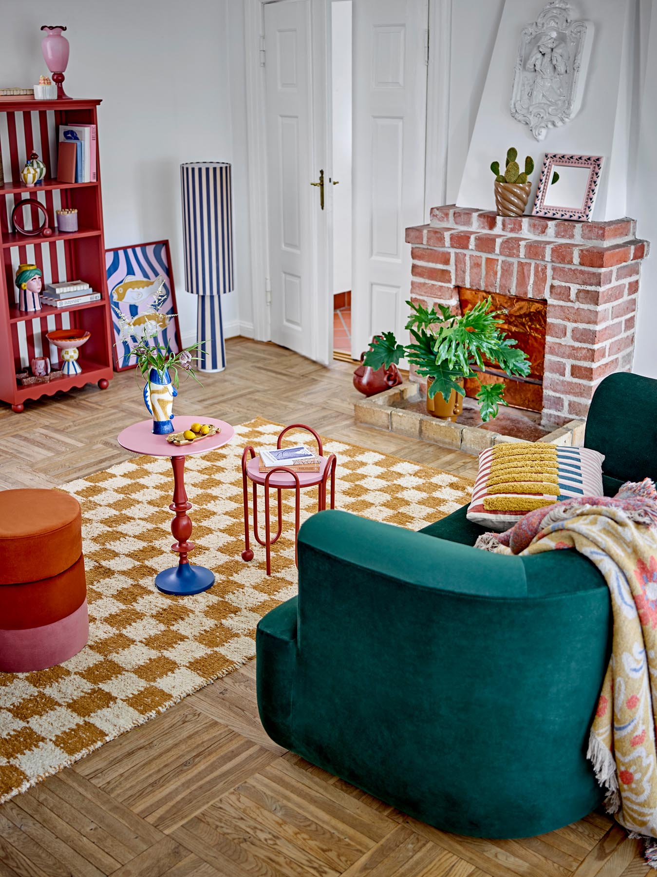 Whimsica Beistelltisch, Rot, Metall in Rot präsentiert im Onlineshop von KAQTU Design AG. Standregal ist von Bloomingville